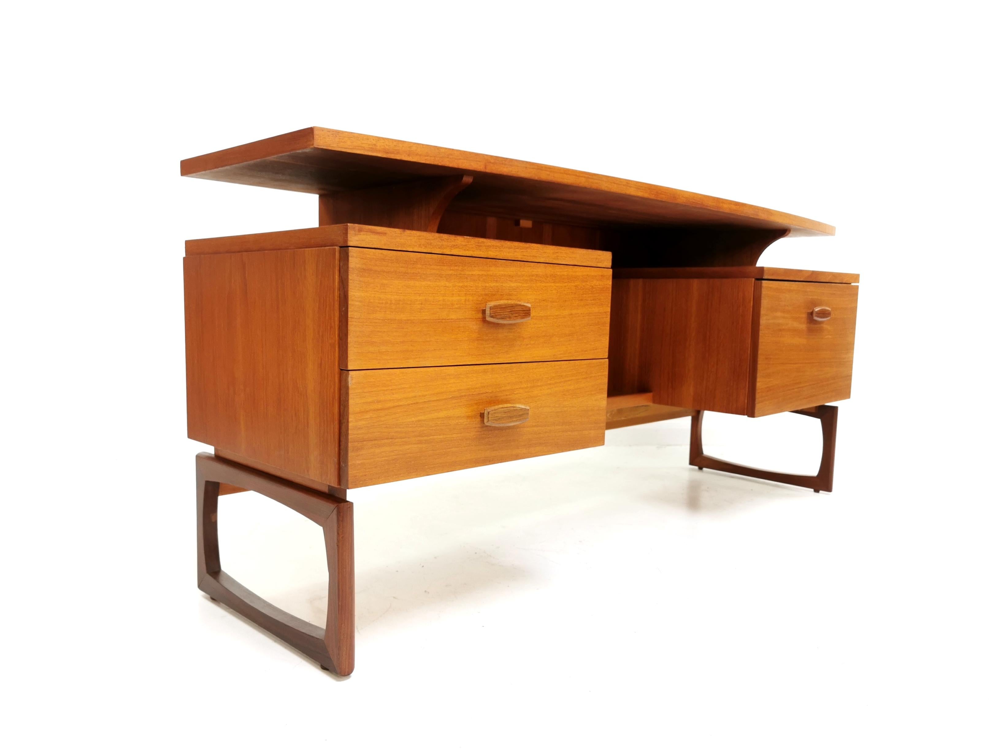 Midcentury Teak G Plan Quadrille Desk, 1960s In Good Condition In STOKE ON TRENT, GB