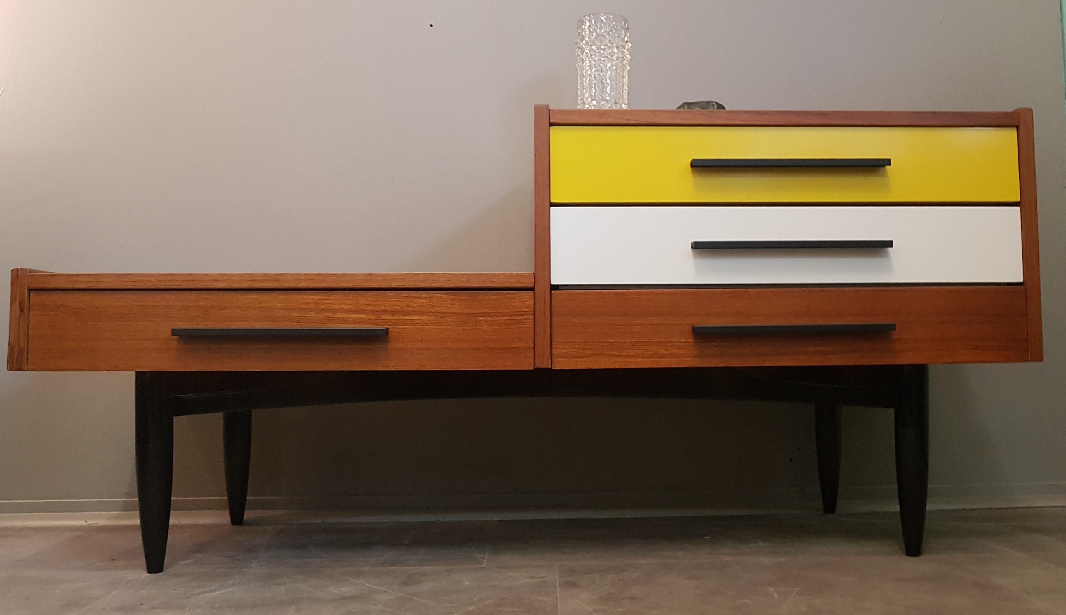 Mid-century teak veneer hallway chest of drawers, Denmark 1960's.

restored.