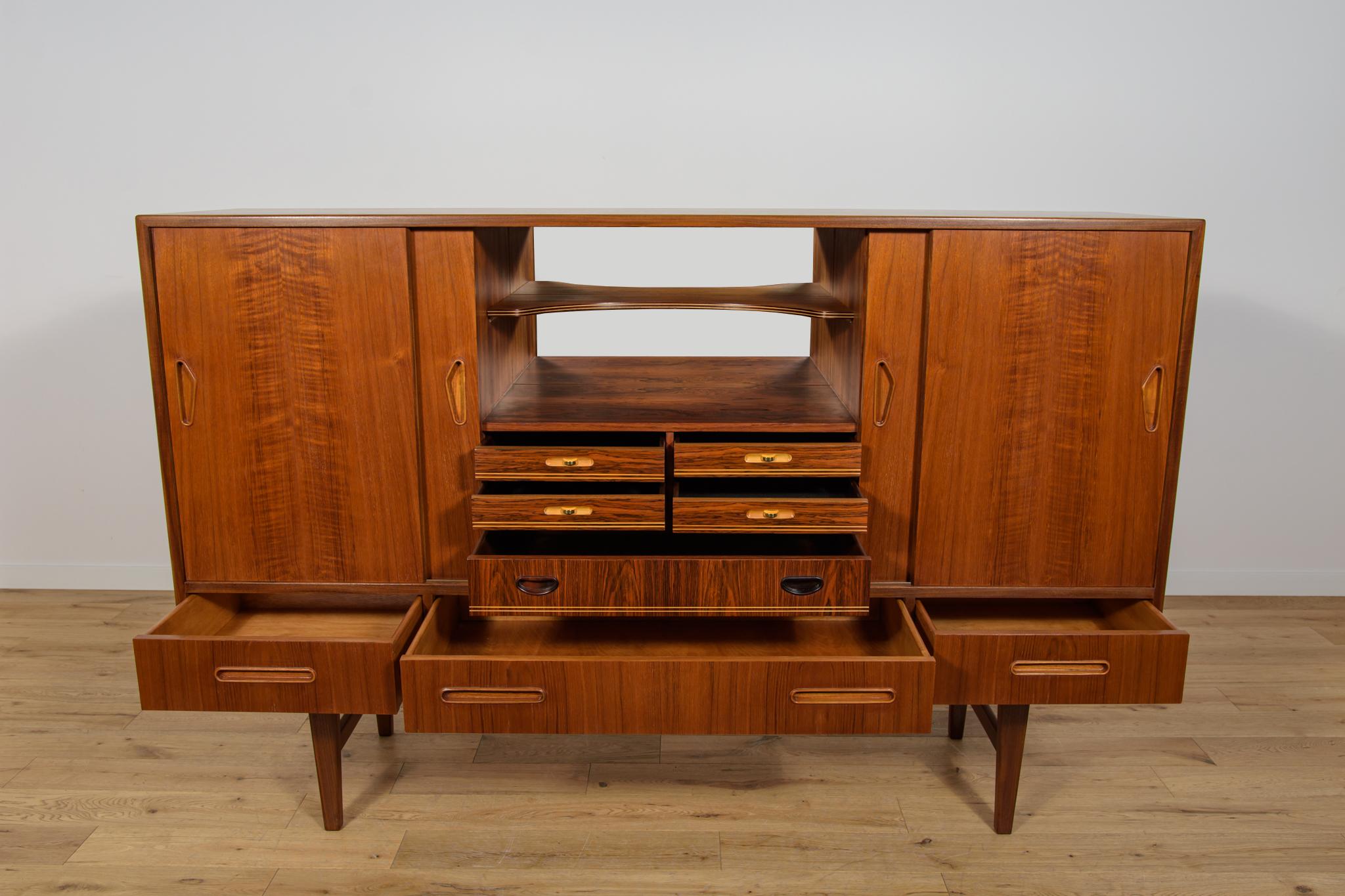 Credenza alta in teak di metà secolo, Danimarca, anni '60 in vendita 3