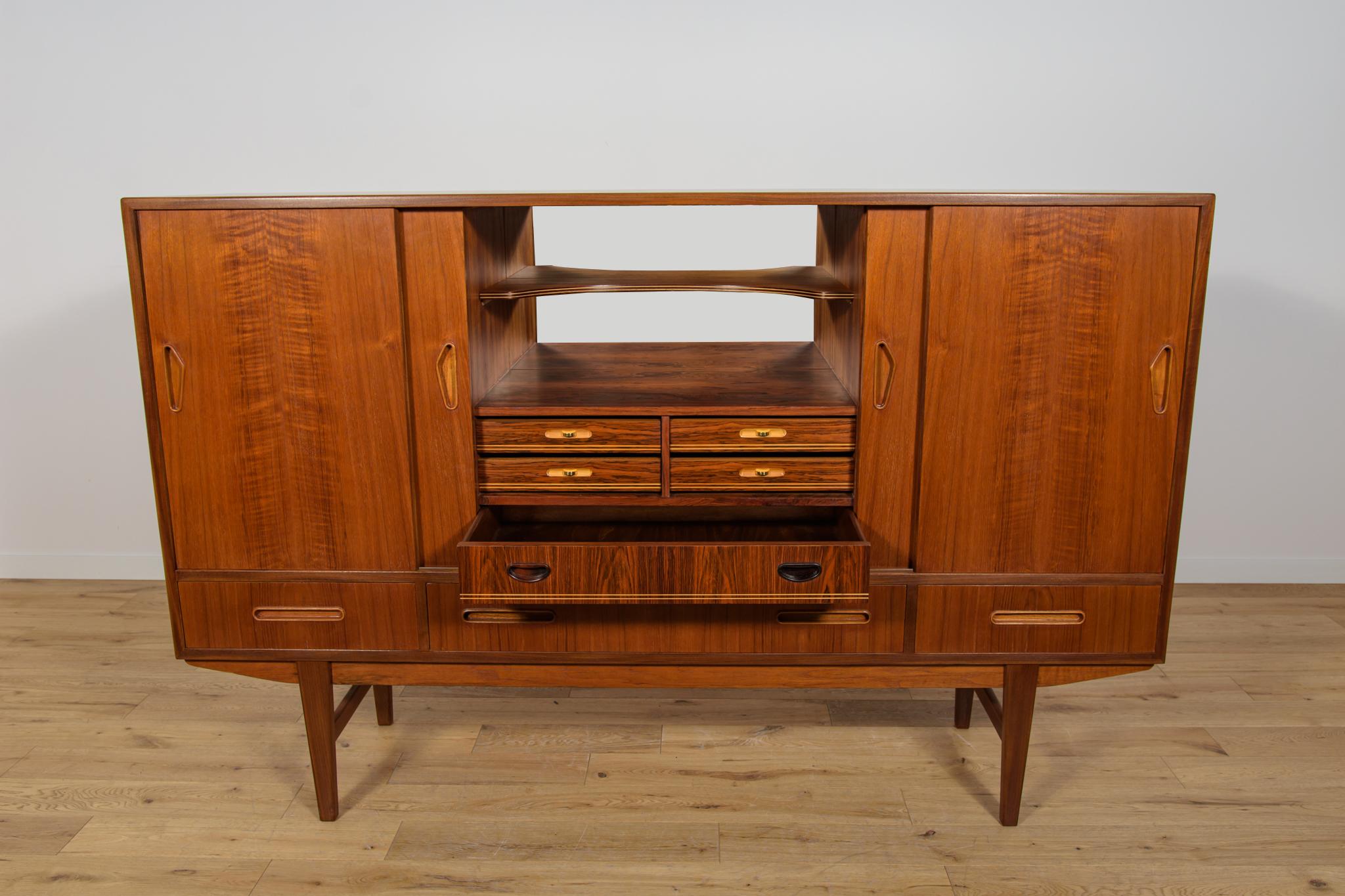 Credenza alta in teak di metà secolo, Danimarca, anni '60 in vendita 4