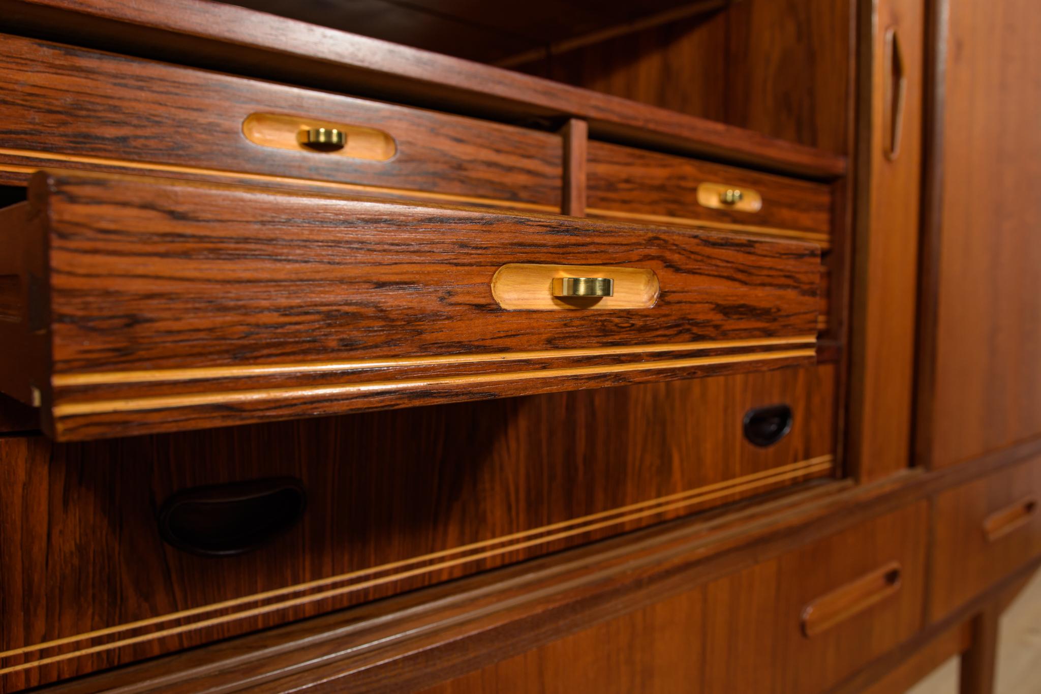 Credenza alta in teak di metà secolo, Danimarca, anni '60 in vendita 6