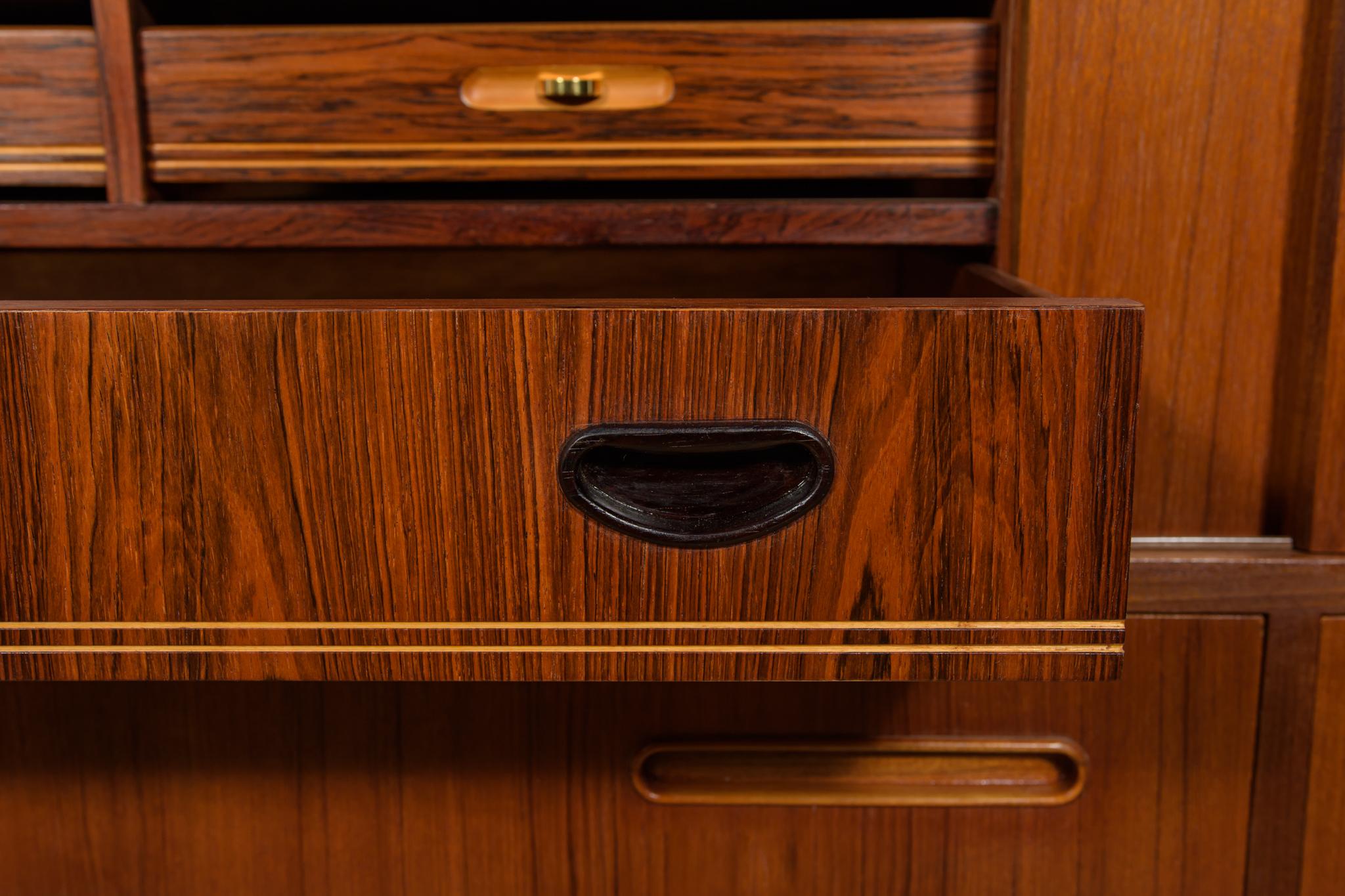 Credenza alta in teak di metà secolo, Danimarca, anni '60 in vendita 8