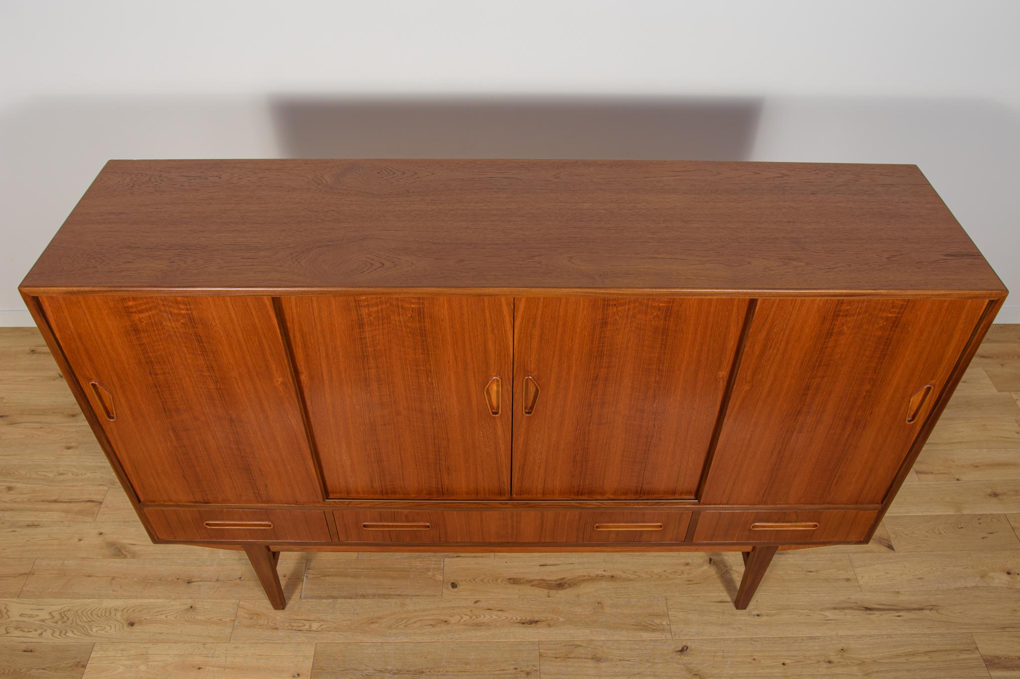 Danese Credenza alta in teak di metà secolo, Danimarca, anni '60 in vendita