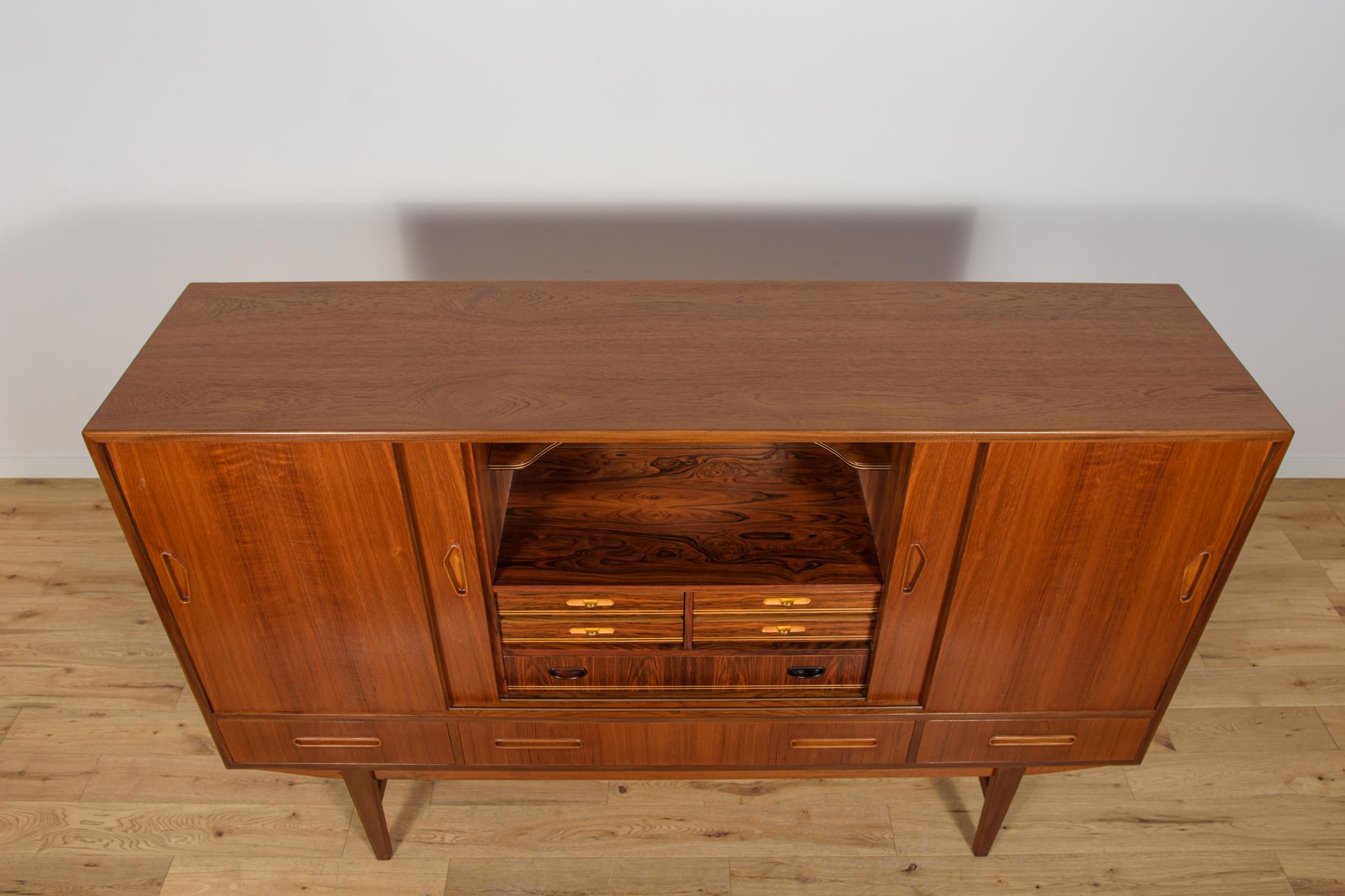 Metà XX secolo Credenza alta in teak di metà secolo, Danimarca, anni '60 in vendita