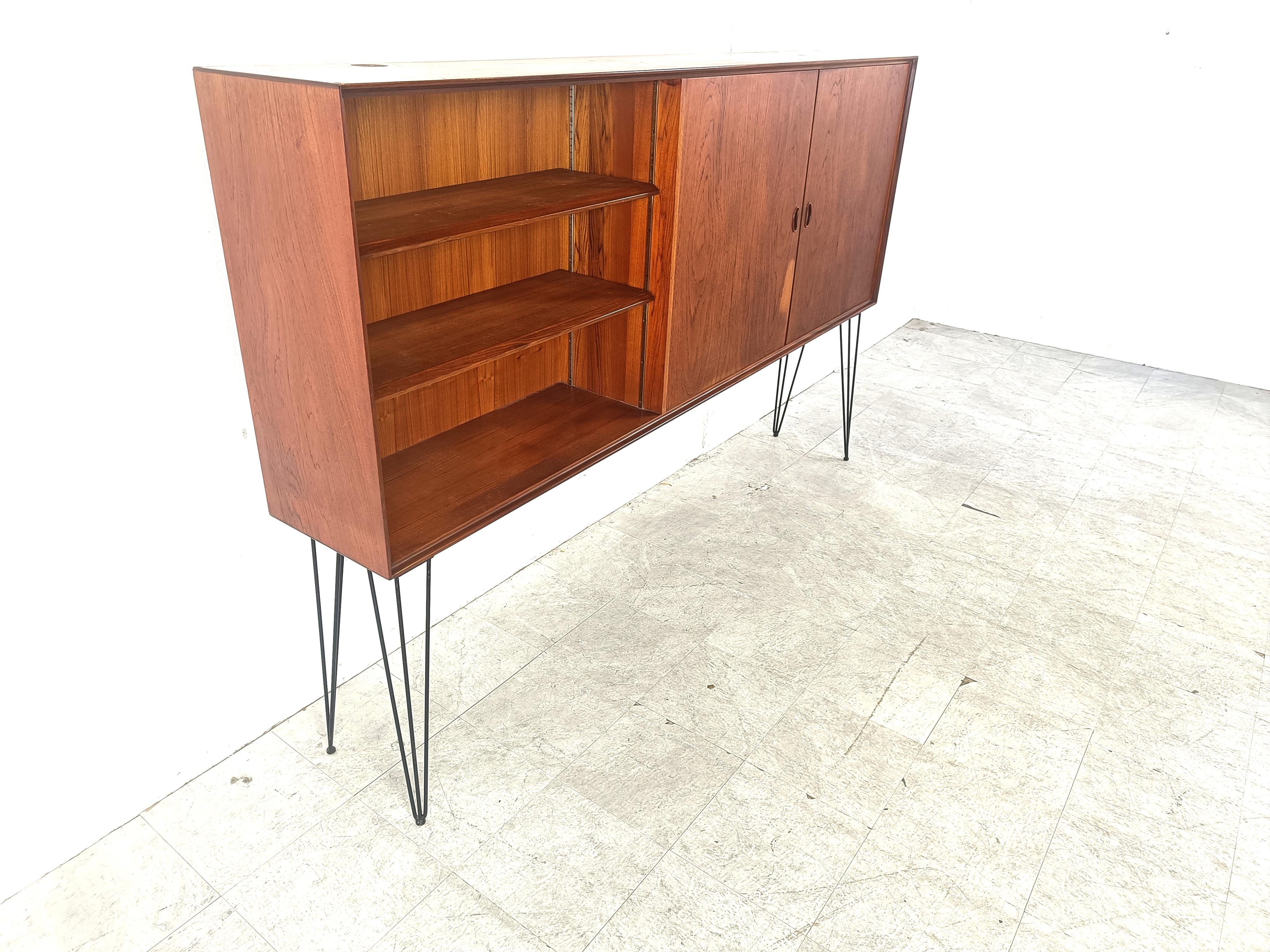 Metà XX secolo Credenza in teak di metà secolo di Oswald Vermaercke, anni '50 in vendita