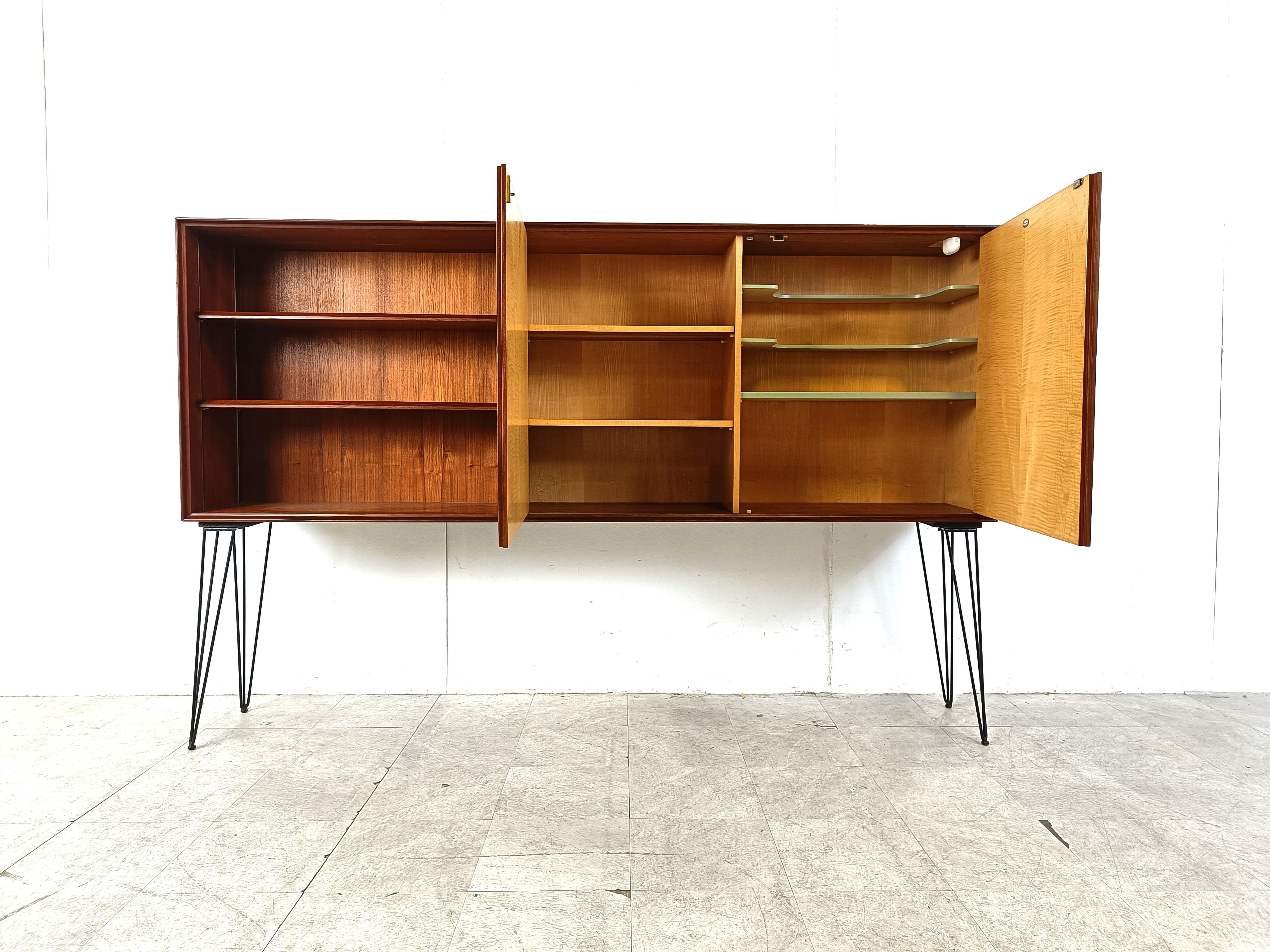 Teak Credenza in teak di metà secolo di Oswald Vermaercke, anni '50 in vendita