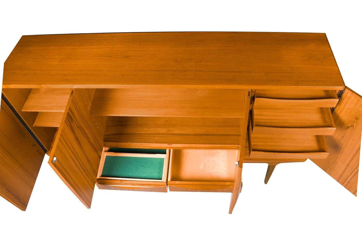 Mid Century Teak Highboard Sideboard Credenza Lyby Mobler In Good Condition For Sale In Baltimore, MD