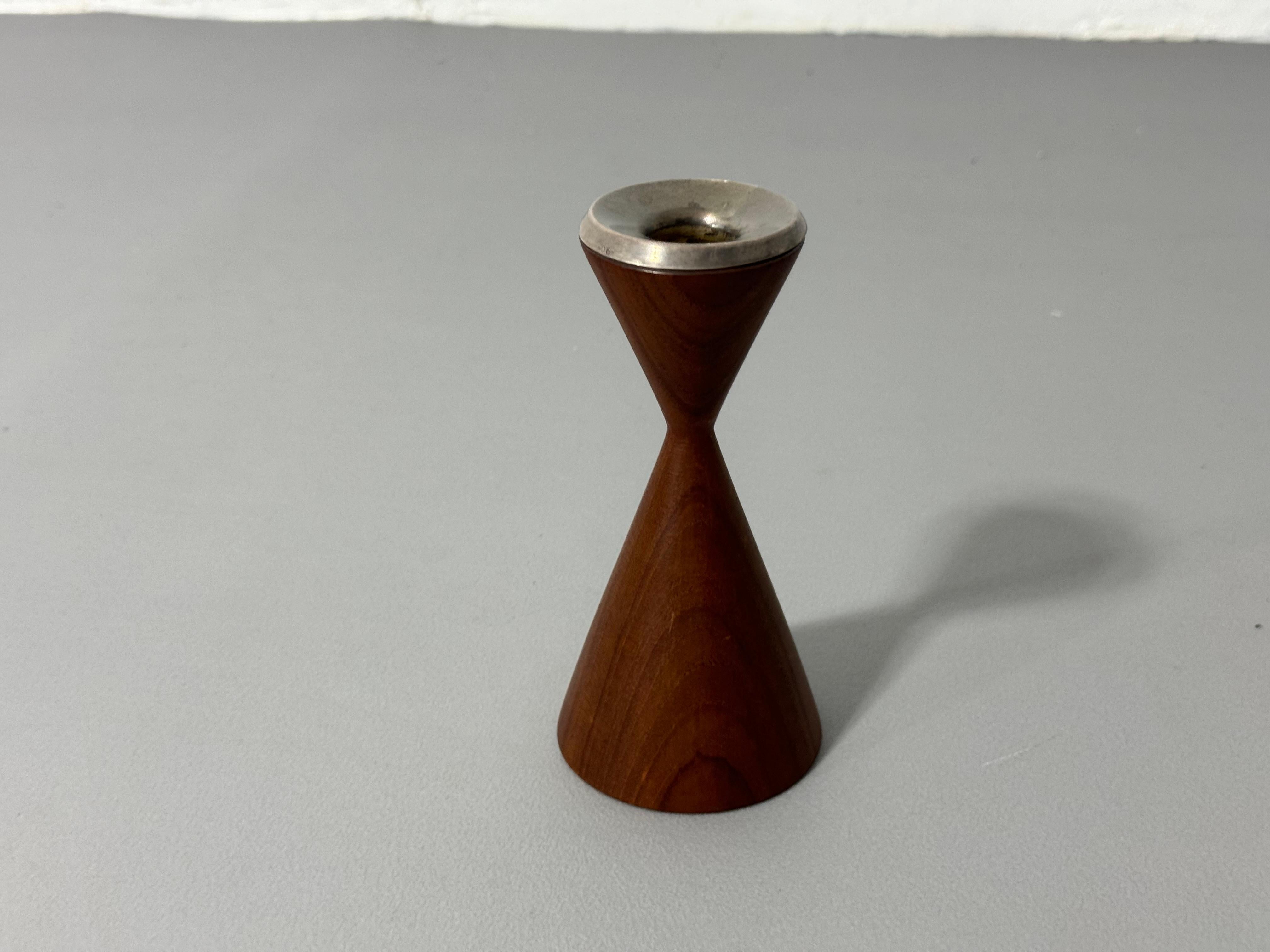 Mid-Century Teak Hourglass Candle Holder with Patinated Metal Top In Good Condition For Sale In Alsdorf, NW