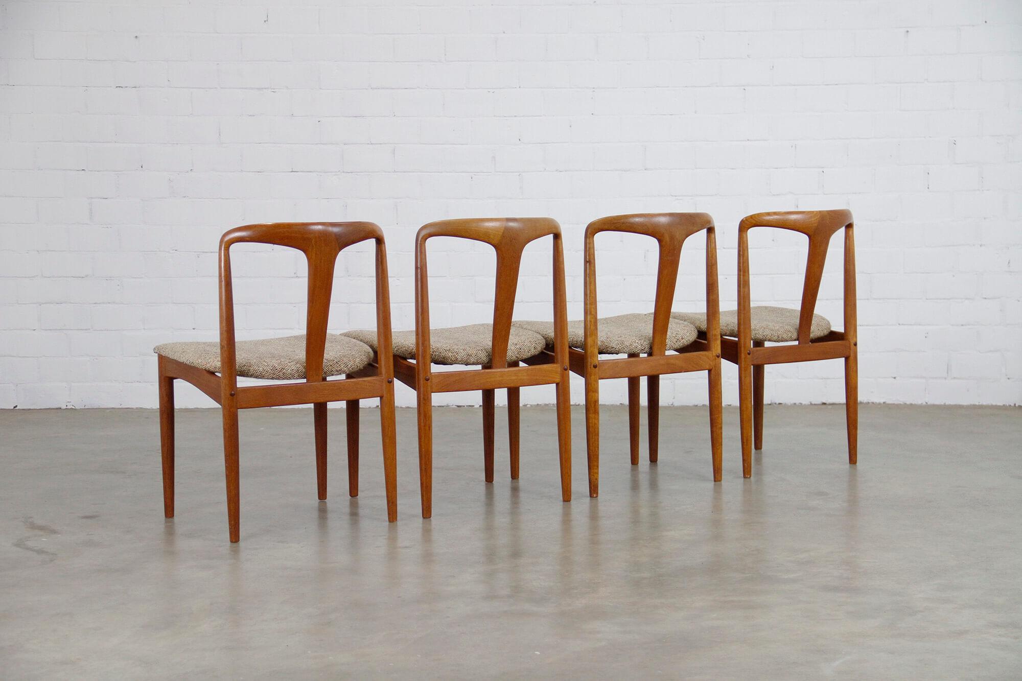 Four teak chairs designed by Johannes Andersen for Uldum Møbelfabrik, Denmark.
With the original upholstery.