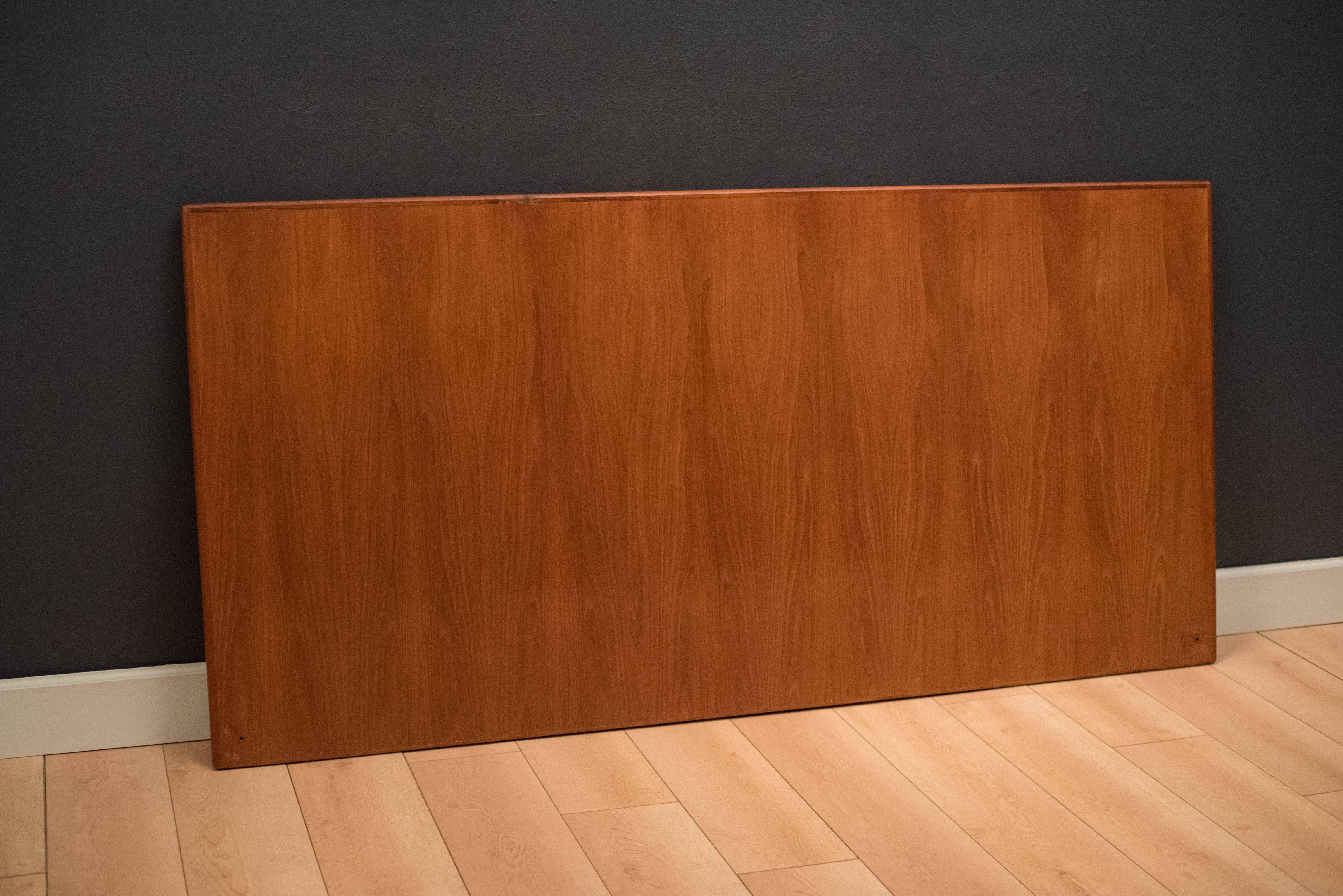 Danish modern king-size headboard in teak, circa 1960s. This piece displays a stunning teak grain pattern finished with surrounding curved edges.



Offered by Mid Century Maddist