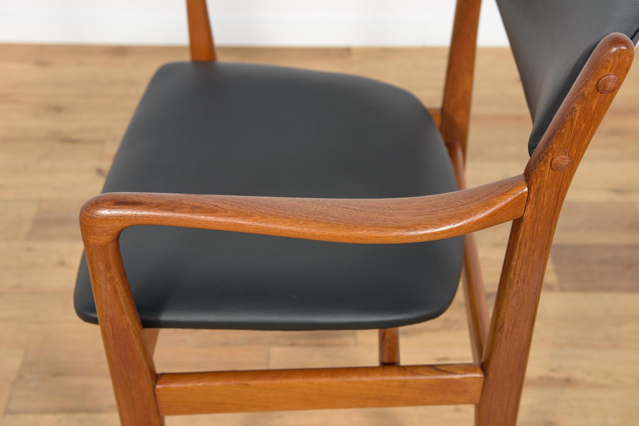 Poltrona di metà secolo in teak e pelle, Danimarca, anni '60 in vendita 6