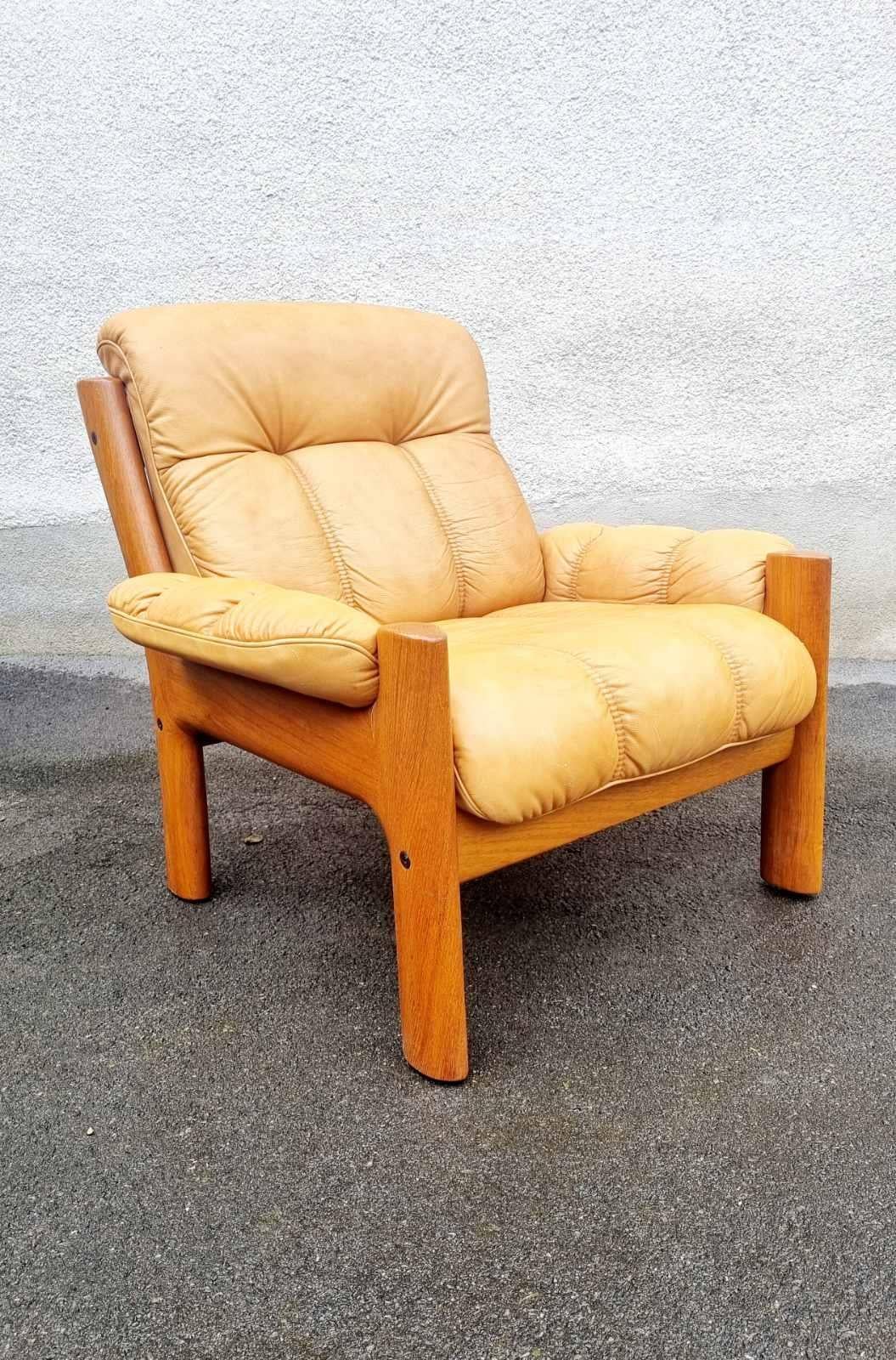 Mid Century Teak & Leather Framed Armchair by Ekornes Stressless, Norway 80s In Good Condition For Sale In Lucija, SI