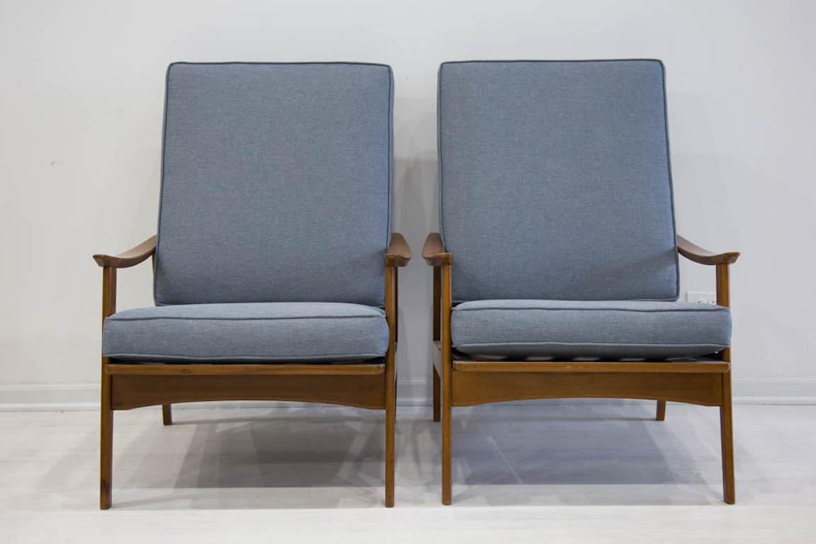 20th Century Pair of Midcentury Teak Lounge Chairs in Blue Knoll Fabric