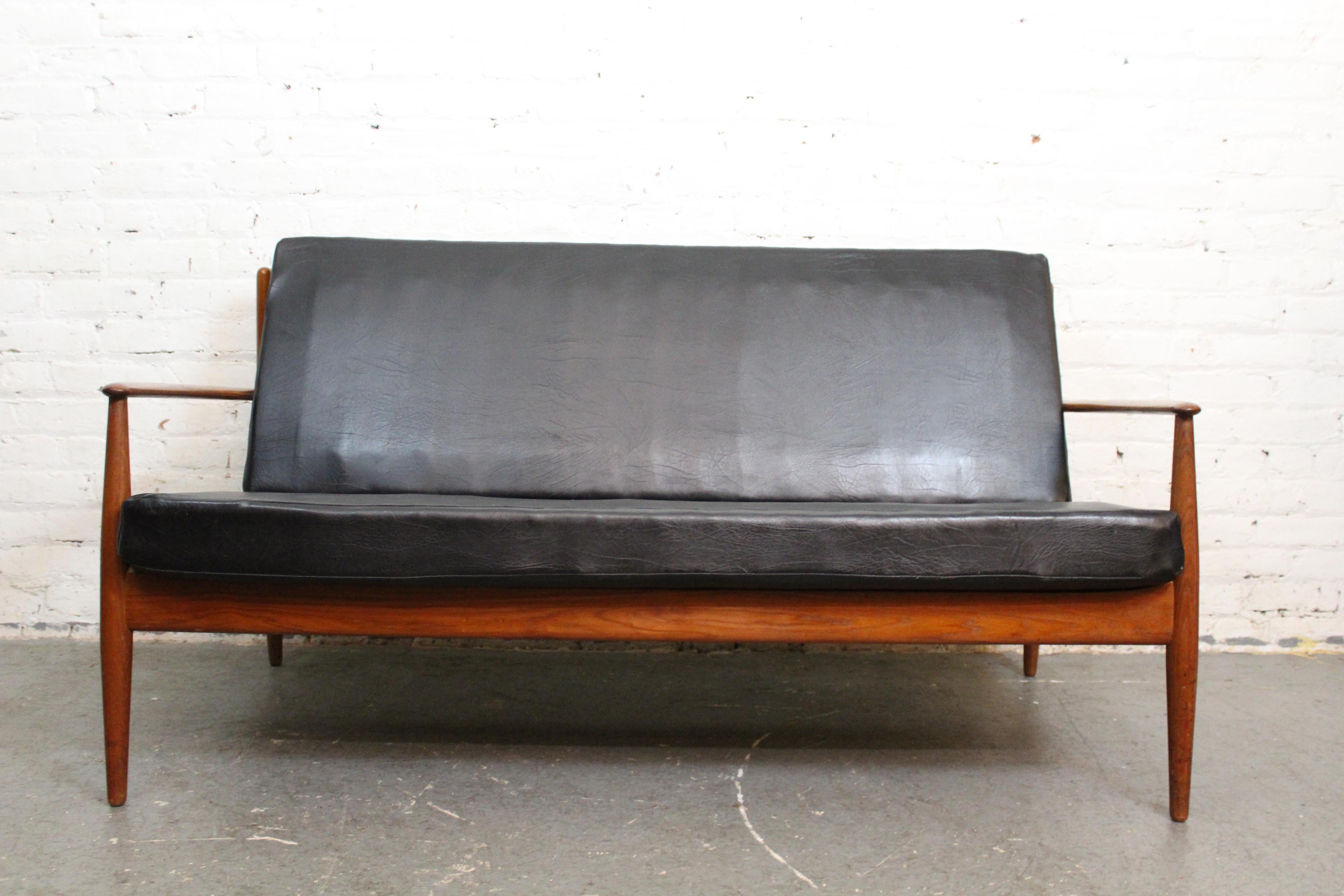 Mid-Century moderno Poltrona in teak di metà secolo di Grete Jalk per France & Son in vendita