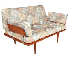 Causeuse en teck du milieu du siècle dernier de Hvidt & Mølgaard pour France & Son:: Danemark