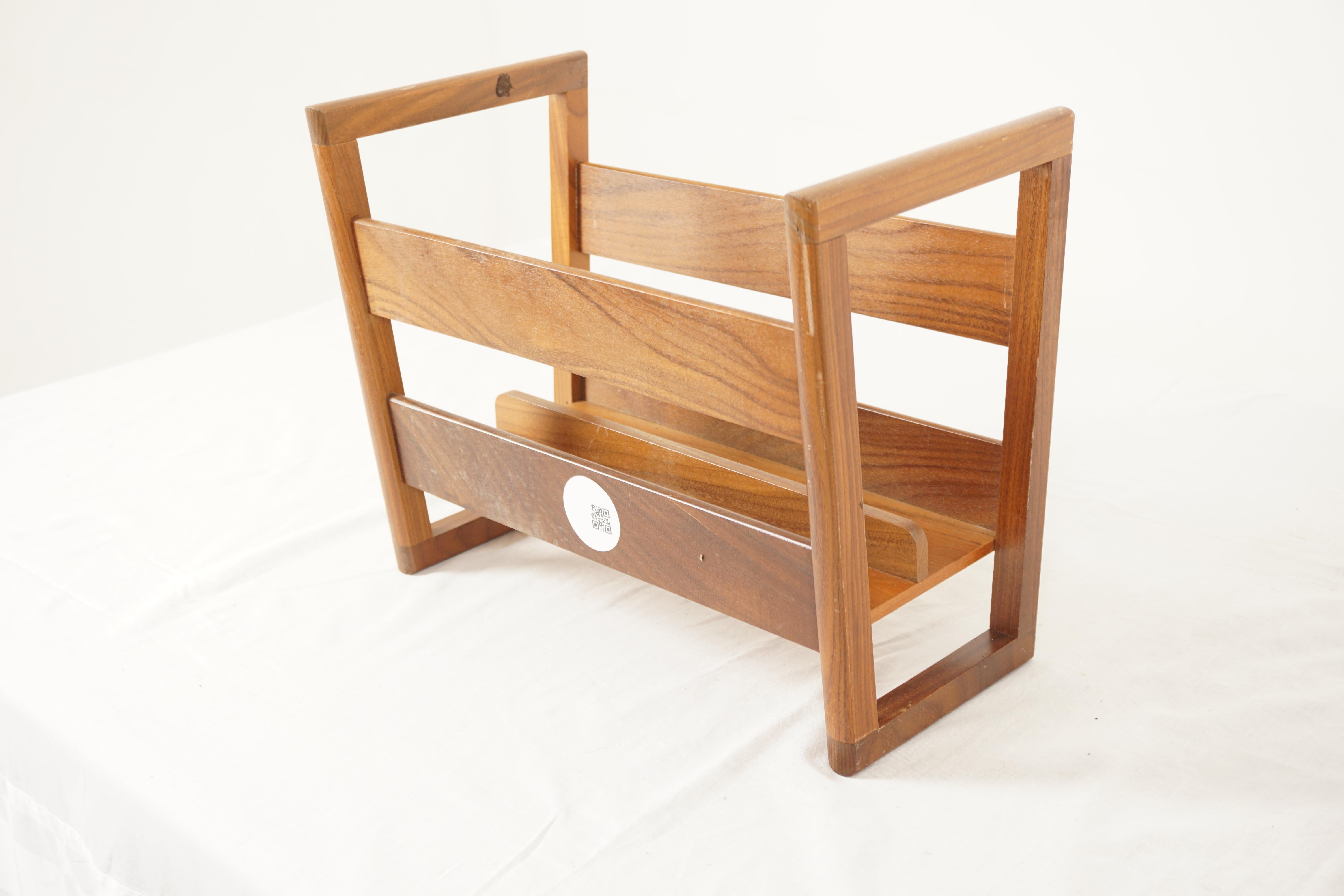 Midcentury Teak Magazine Rack, Modern Canterbury, Scotland 1950, H1102 

+ Scotland 1950
+ Solid Teak
+ Original Finish
+ Pair of solid teak supports
+ With two dividers for storing magazines
+ Nice quality and in good