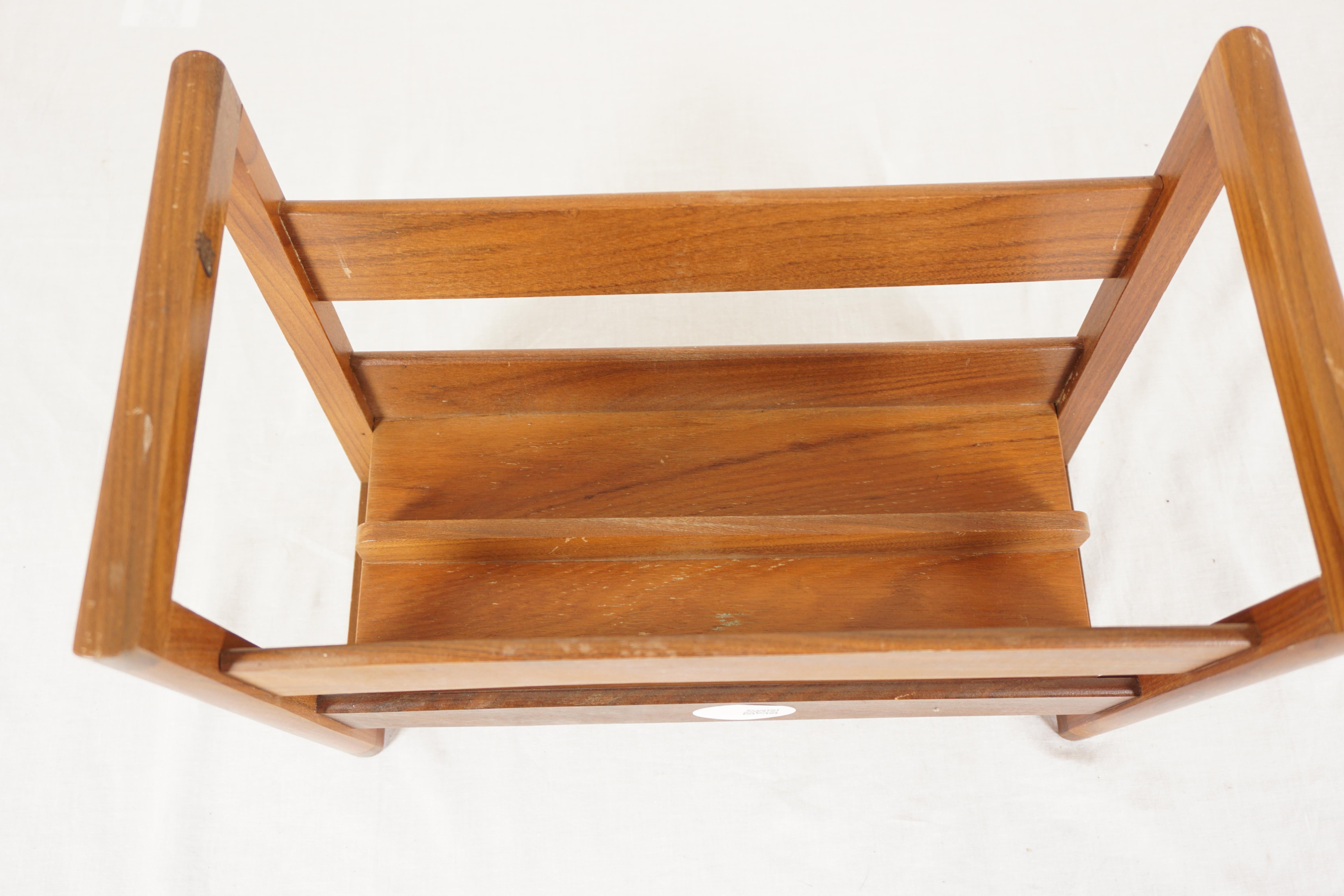 Midcentury Teak Magazine Rack, Modern Canterbury, Scotland 1950, H1102 In Good Condition For Sale In Vancouver, BC