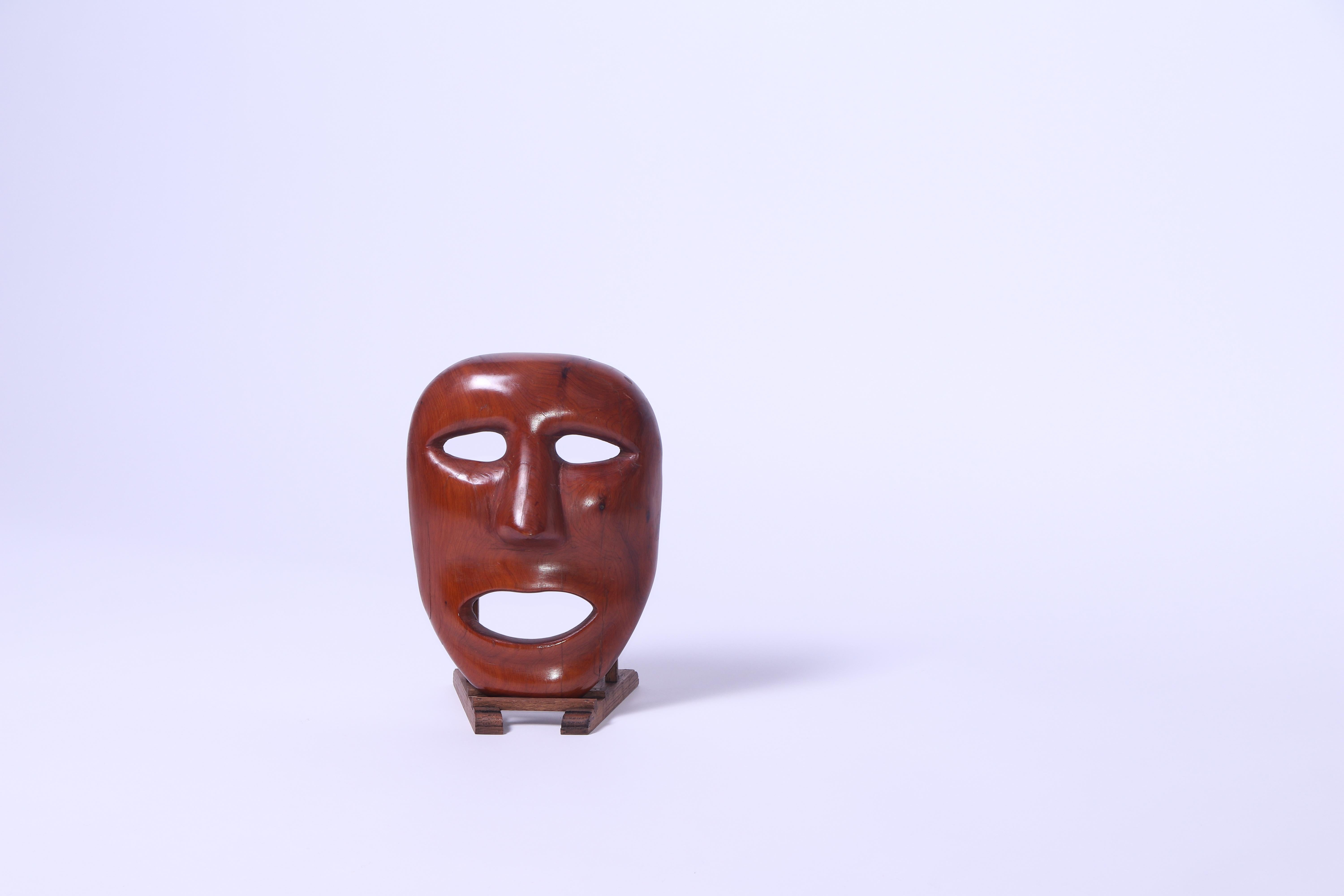 Máscara de teca de mediados de siglo con soporte en Bueno estado para la venta en PARIS, FR