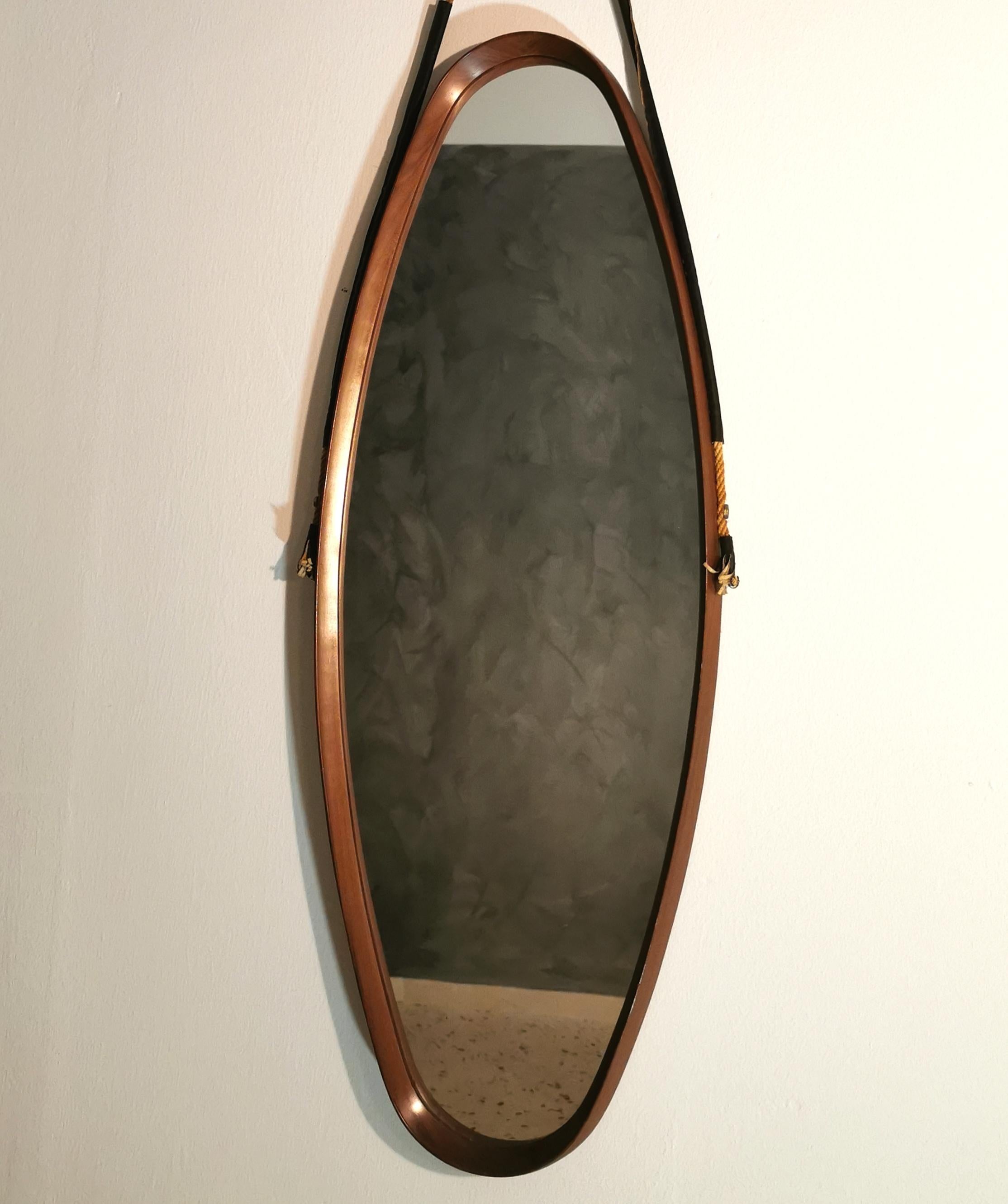 Particular 60 'oval-shaped mirror in teak, with rope support, Italian production.