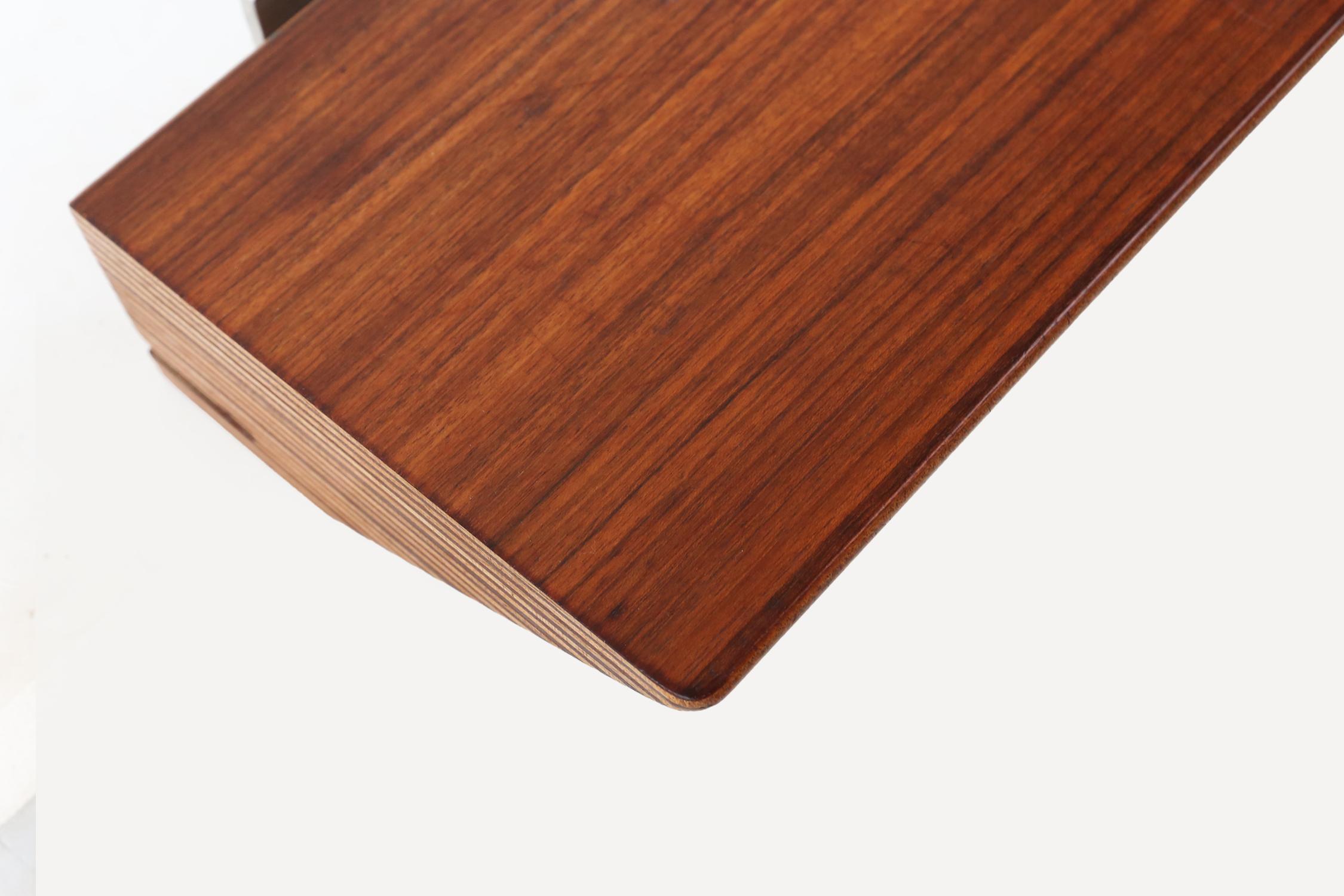 Specchio di metà secolo in teak con ripiano di De Coene, Belgio, 1960 ca. in vendita 2