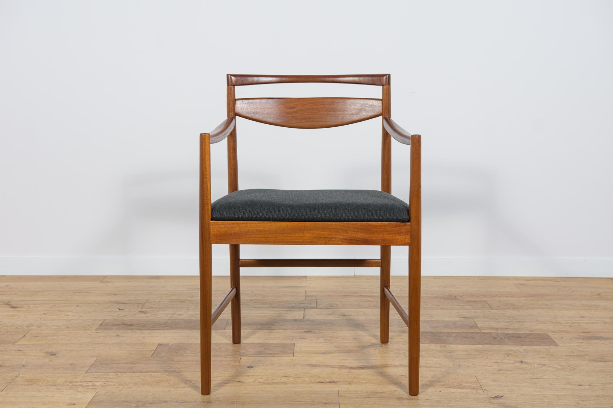 Esszimmerstühle aus Teakholz Modell 9513 aus der Mitte des Jahrhunderts von Tom Robertson für McIntosh, 1970er Jahre. (Ende des 20. Jahrhunderts) im Angebot