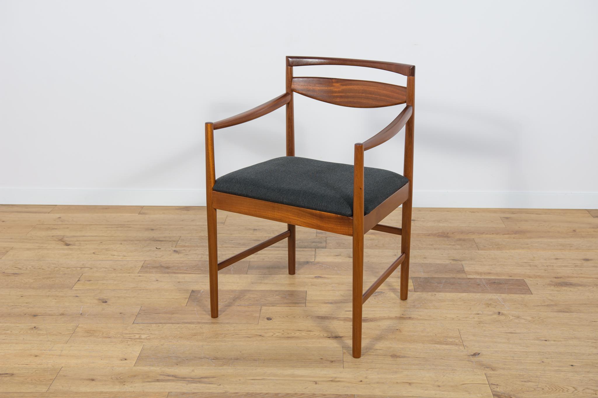 Esszimmerstühle aus Teakholz Modell 9513 aus der Mitte des Jahrhunderts von Tom Robertson für McIntosh, 1970er Jahre. (Stoff) im Angebot