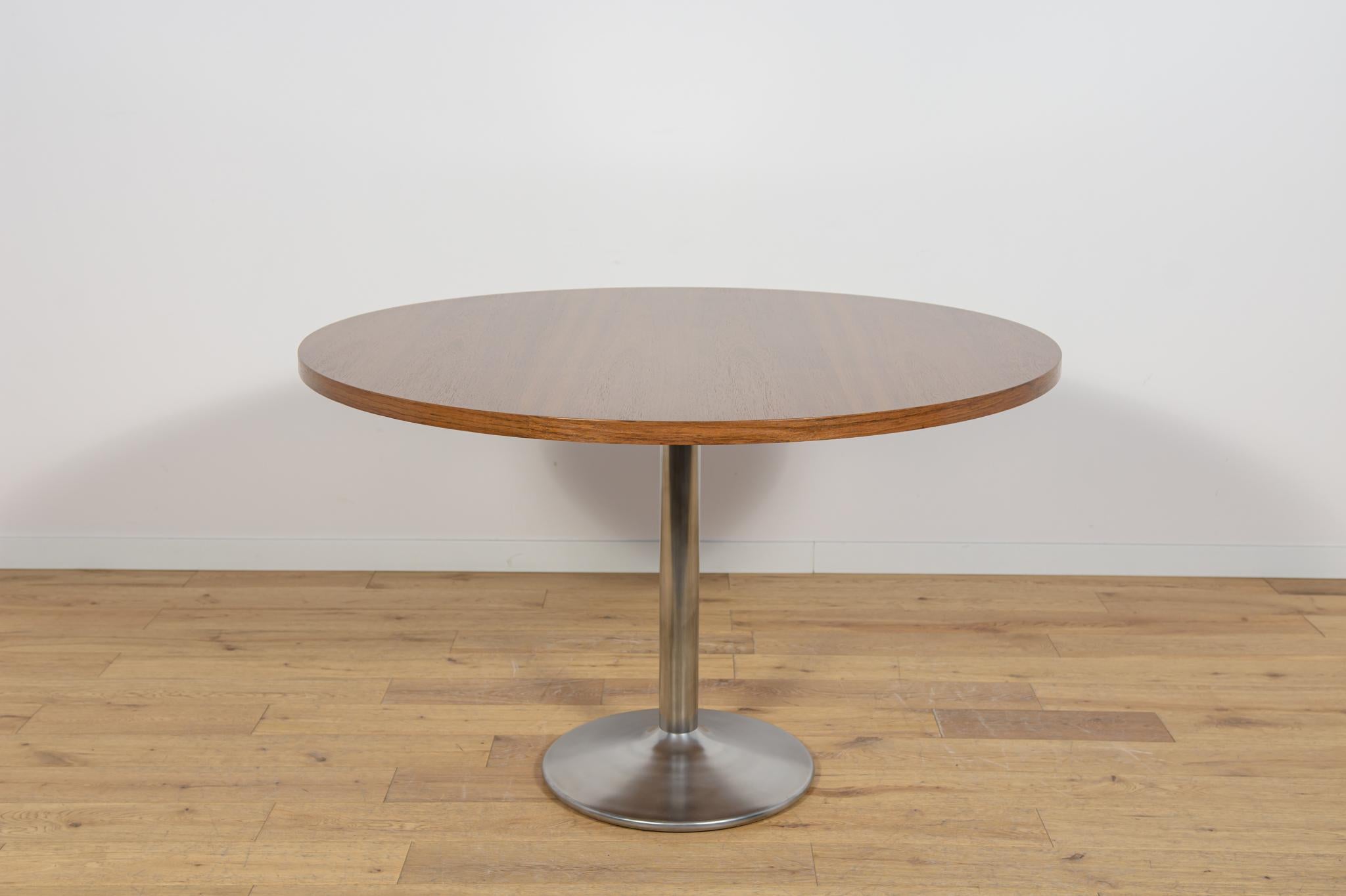 The table was produced in Denmark in the 1970s. Table top made of teak. The furniture is after a comprehensive carpentry renovation, cleaned of the old coating, painted oak stain, finished with very strong lacquer. The table base is made of aluminum