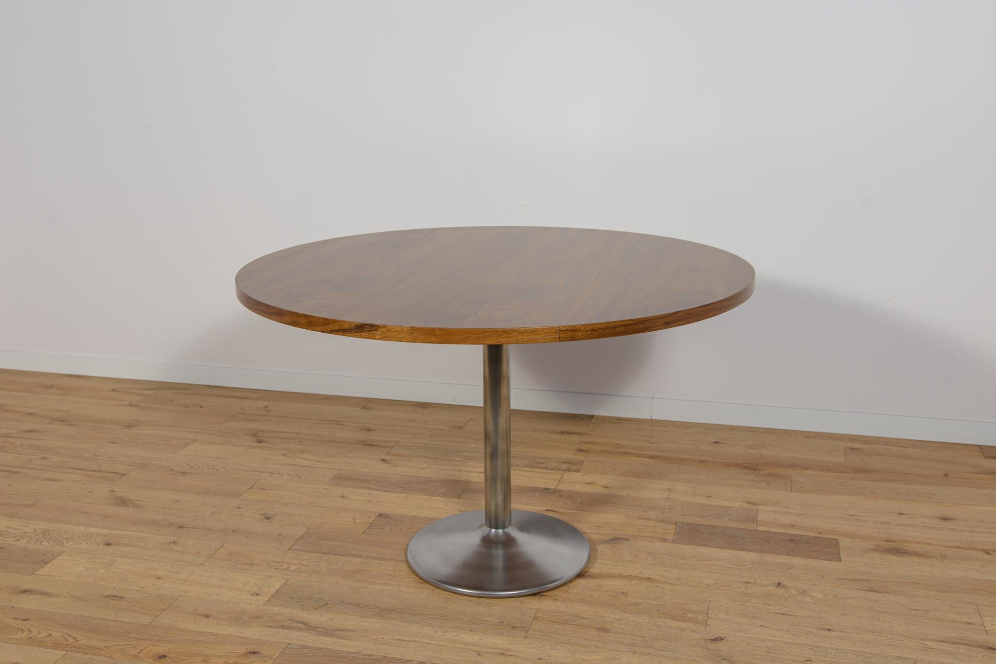 Travail du bois Table de salle à manger ronde moderne en teck du milieu du siècle, Danemark, années 1970 en vente
