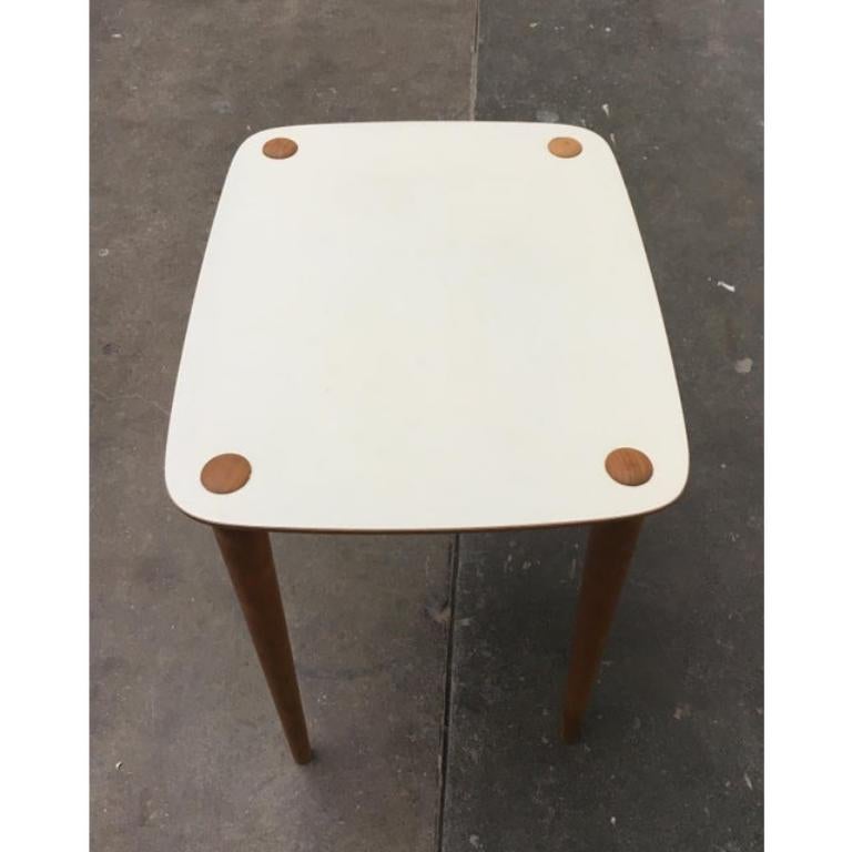 Table d'appoint en teck du milieu du siècle en vente 5