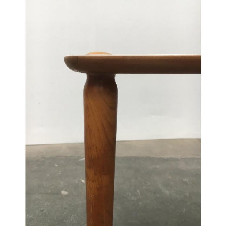 20ième siècle Table d'appoint en teck du milieu du siècle en vente