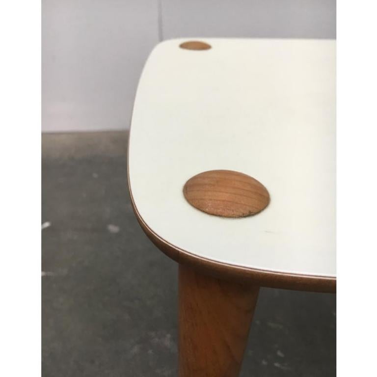 Table d'appoint en teck du milieu du siècle en vente 2