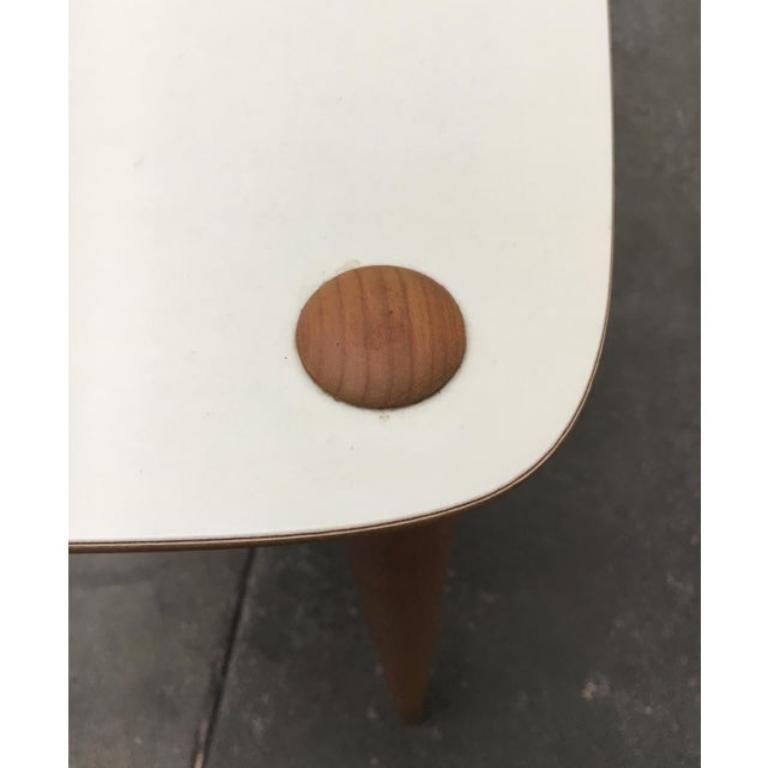 Table d'appoint en teck du milieu du siècle en vente 3