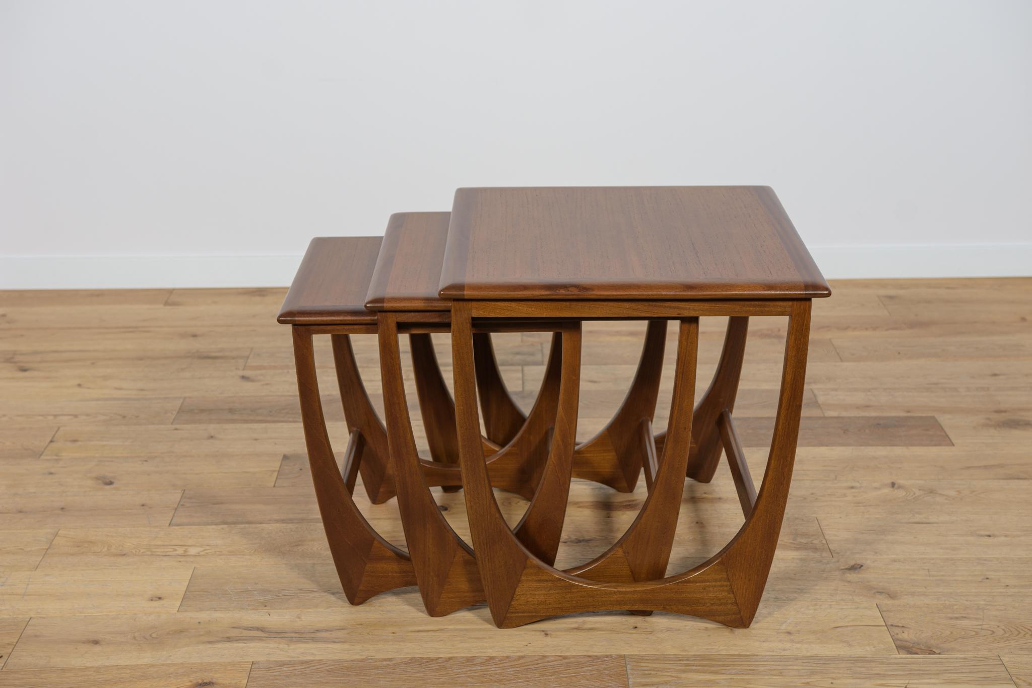 Mid-Century Teak Nesting Tables by V. Wilkins for G-Plan, United Knigdom, 1970s. In Excellent Condition For Sale In GNIEZNO, 30