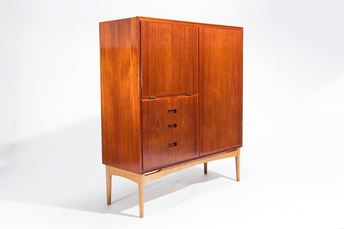 Mid Century Teak & Oak Cabinet, Danish Design 1950’s For Sale 4