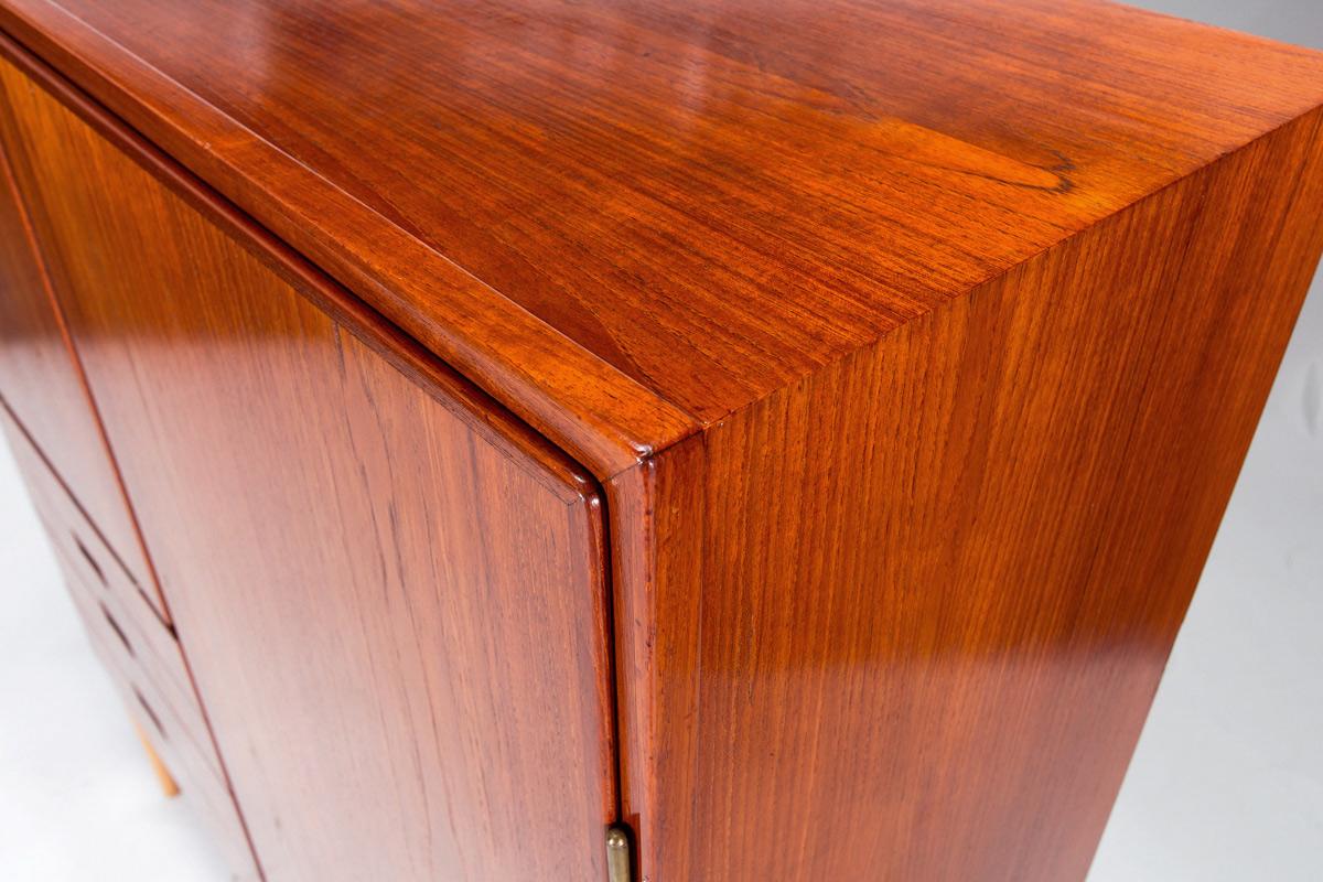 Credenza di metà secolo in teak e quercia, design danese anni '50 in vendita 1