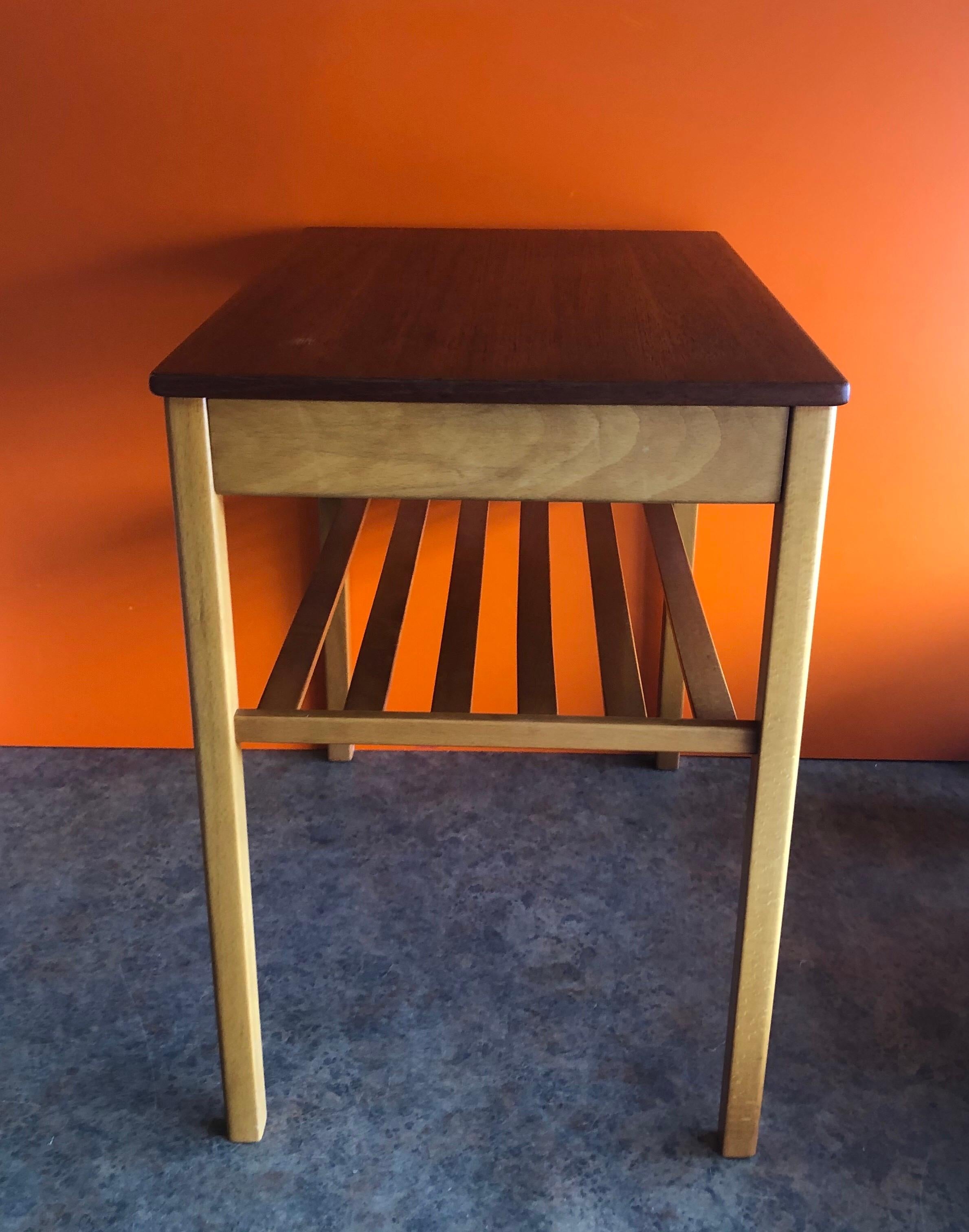 Mid-Century-Beistelltisch „Joker“ aus Teakholz mit einer Schublade von Tingstroms (20. Jahrhundert) im Angebot