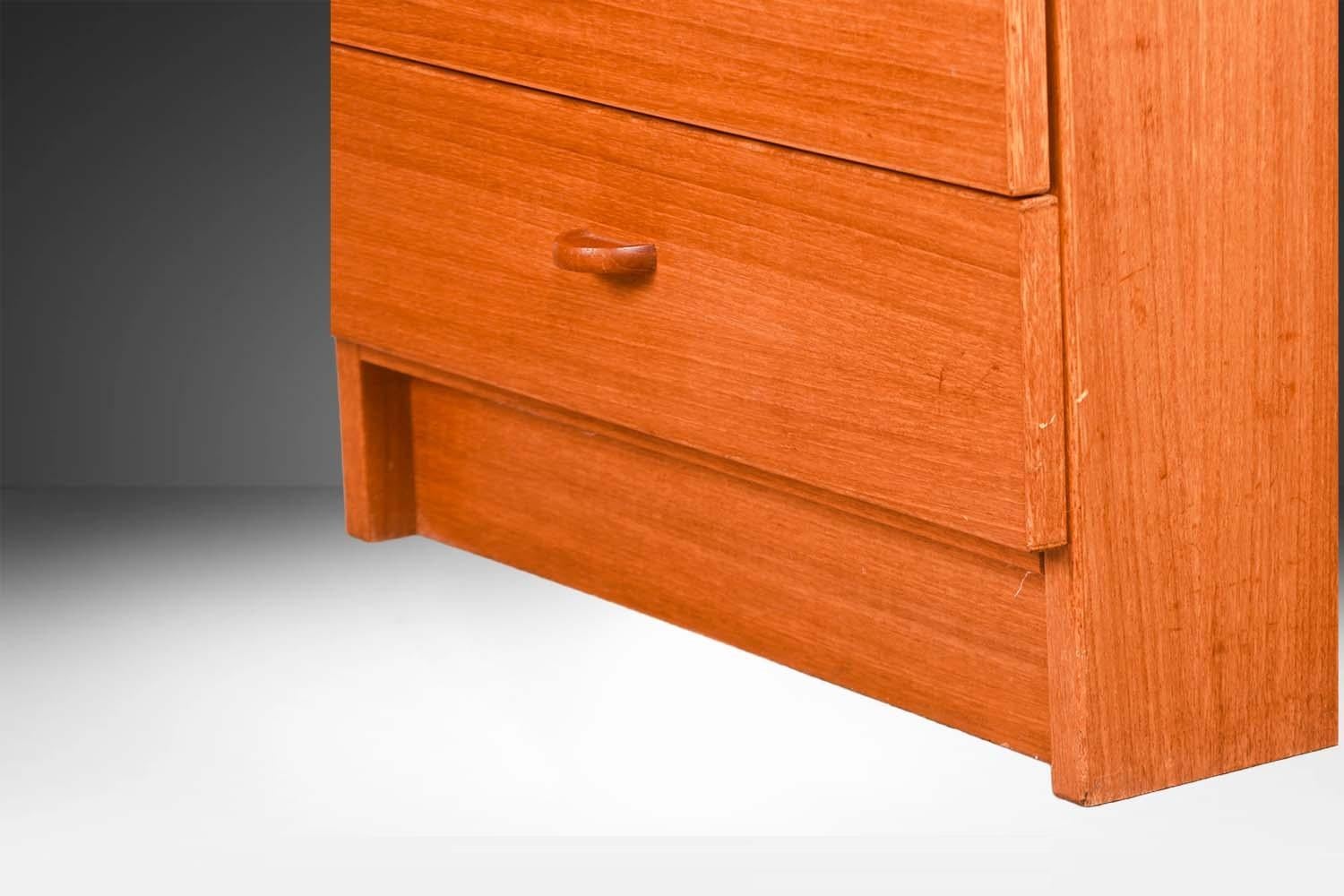 Paire de tables de nuit en teck du milieu du siècle en vente 3