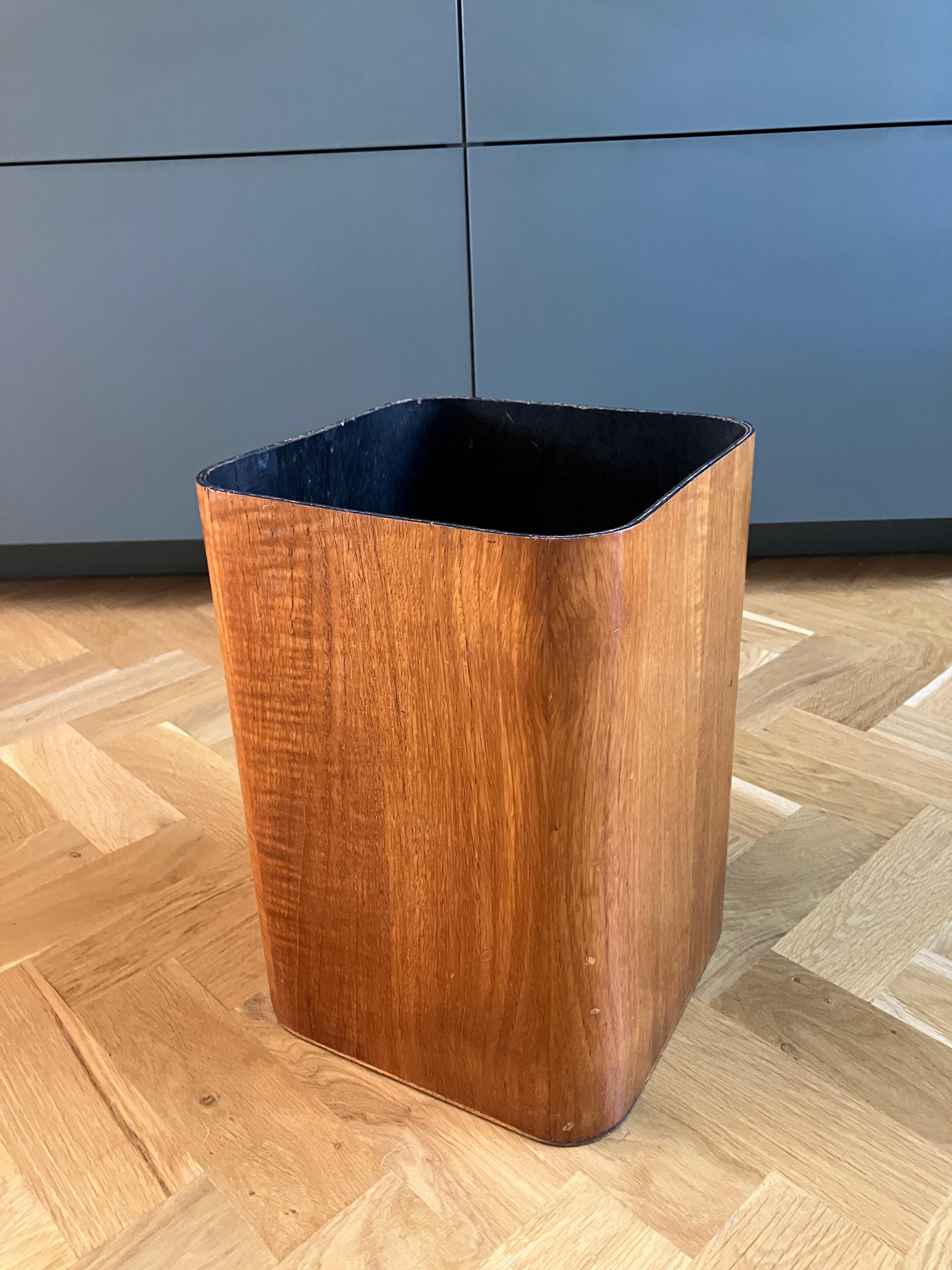 Mid-century Teak Paper Basket in Bent Plywood  In Good Condition For Sale In Leicester, GB