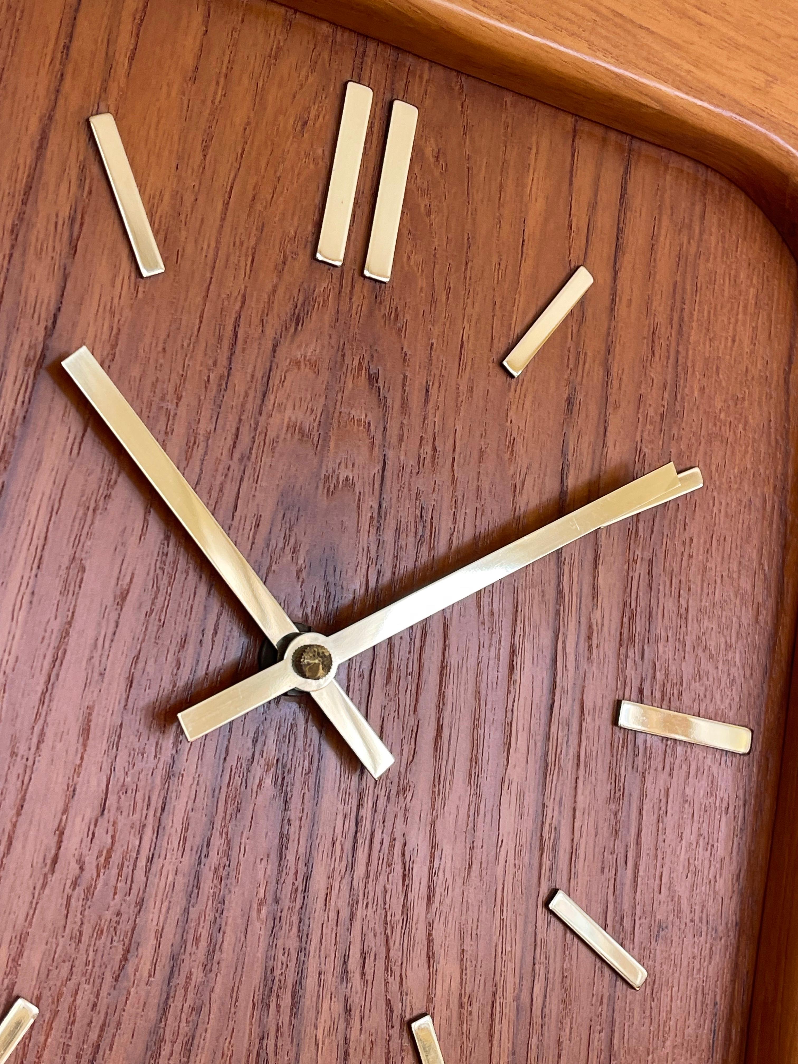 Mid-Century Modern Horloge pendulaire en teck du milieu du siècle par Westminster, Copenhague années 1960, Danemark en vente