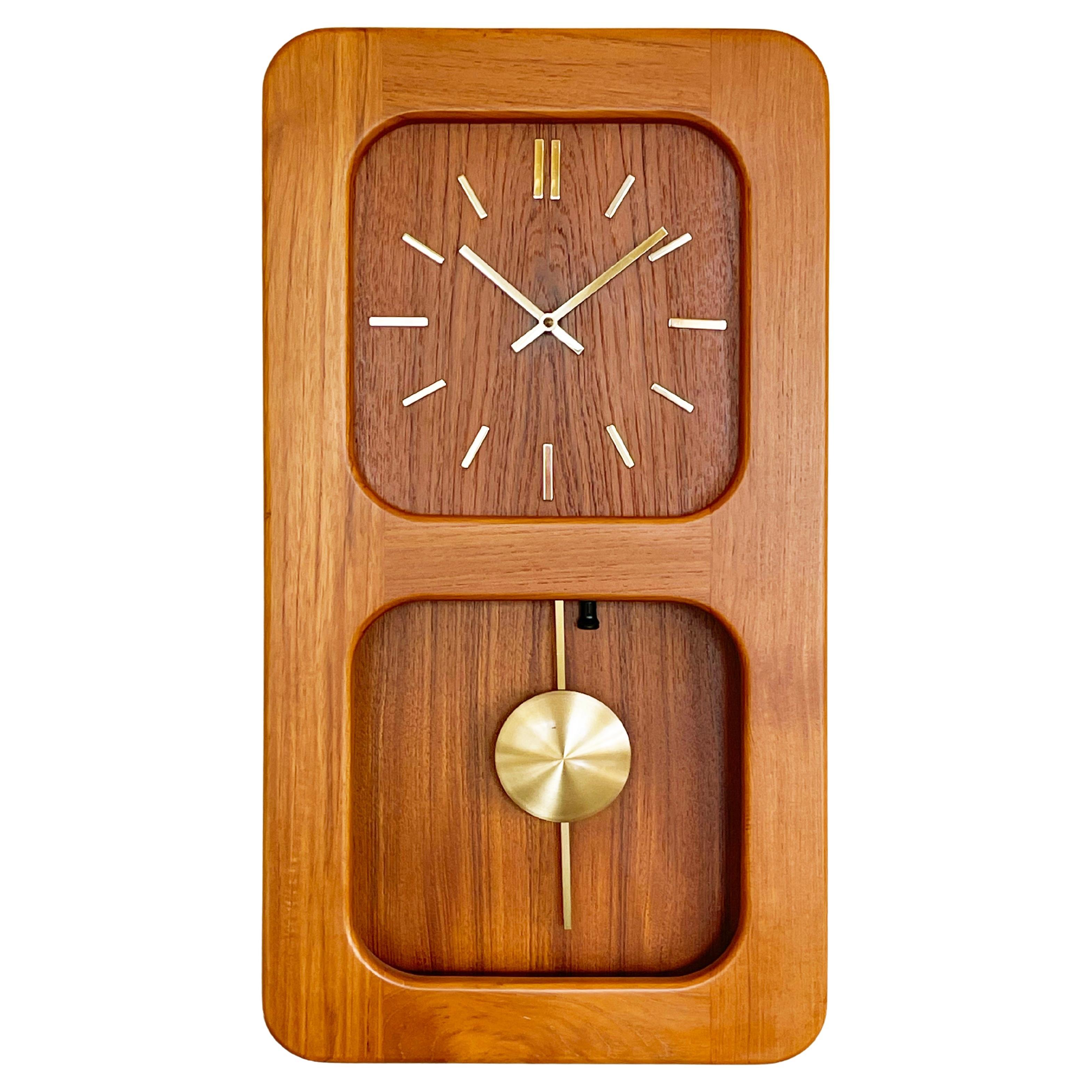 Horloge pendulaire en teck du milieu du siècle par Westminster, Copenhague années 1960, Danemark en vente