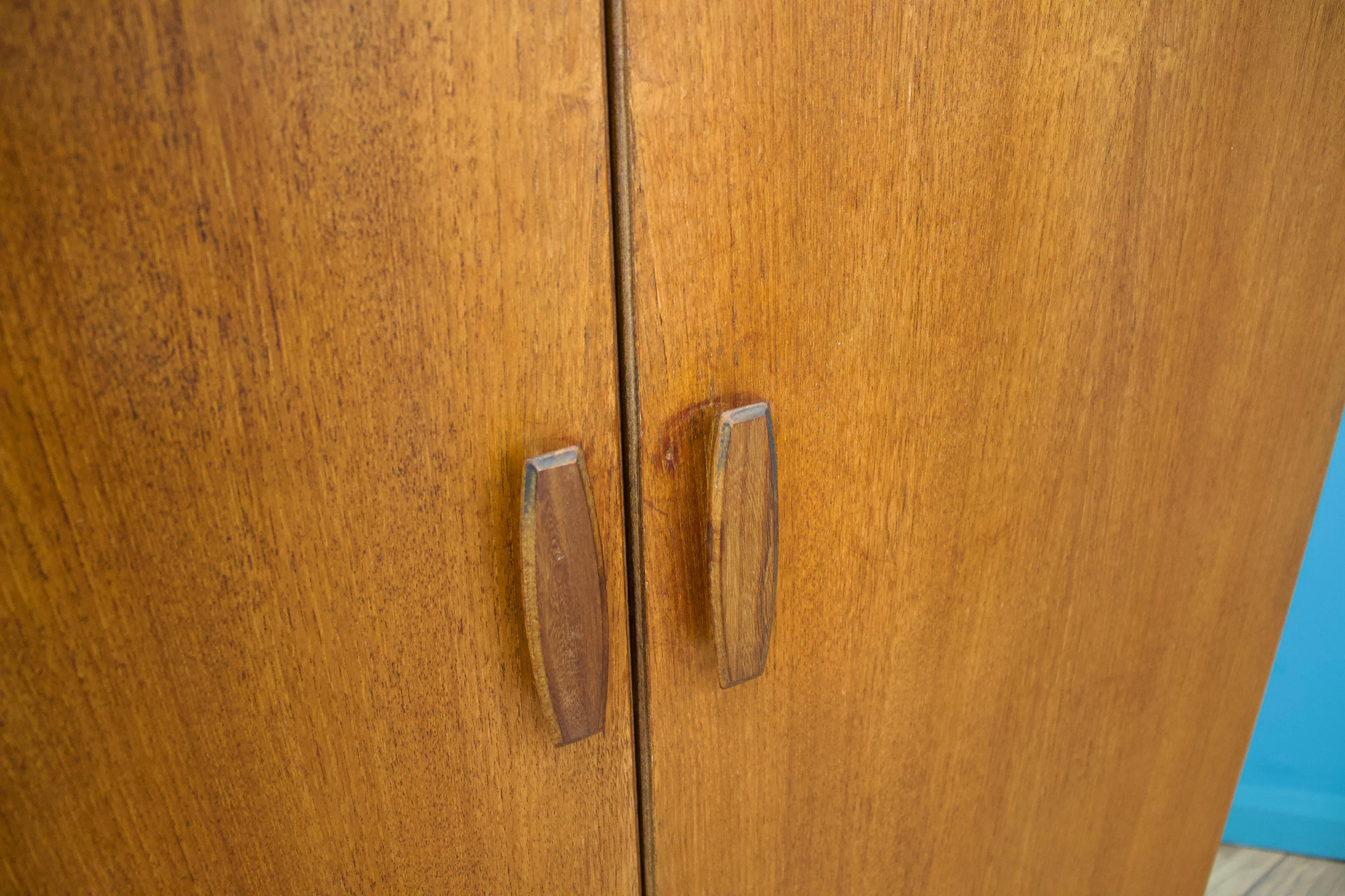Armadio quadrilatero in teak di G-Plan, anni '1960, metà del secolo scorso in vendita 3