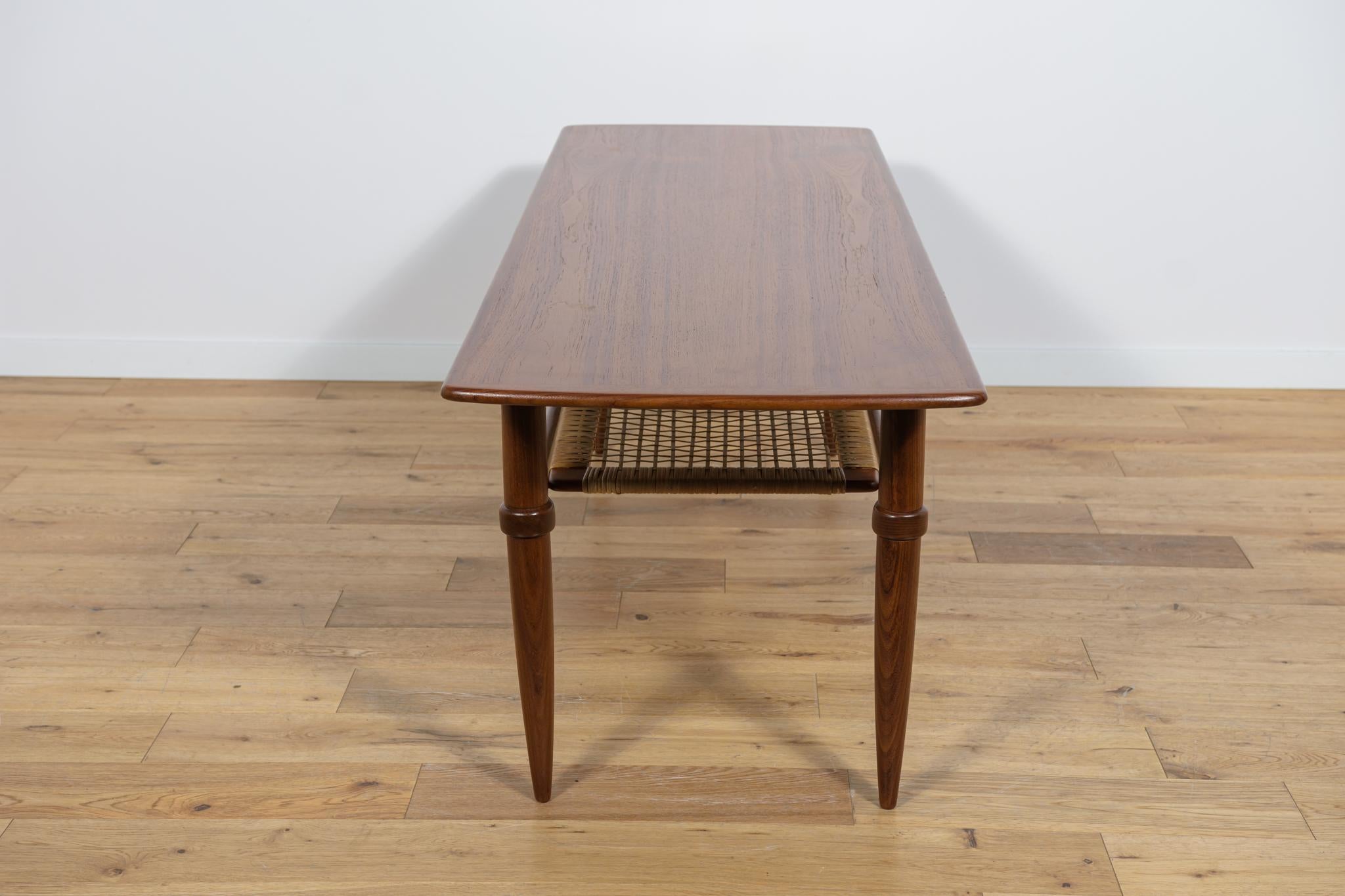 Mid-Century Teak & Rattan Coffee Table, 1960s In Excellent Condition For Sale In GNIEZNO, 30