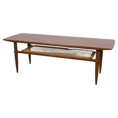 Table basse du milieu du siècle en teck et rotin, années 1960