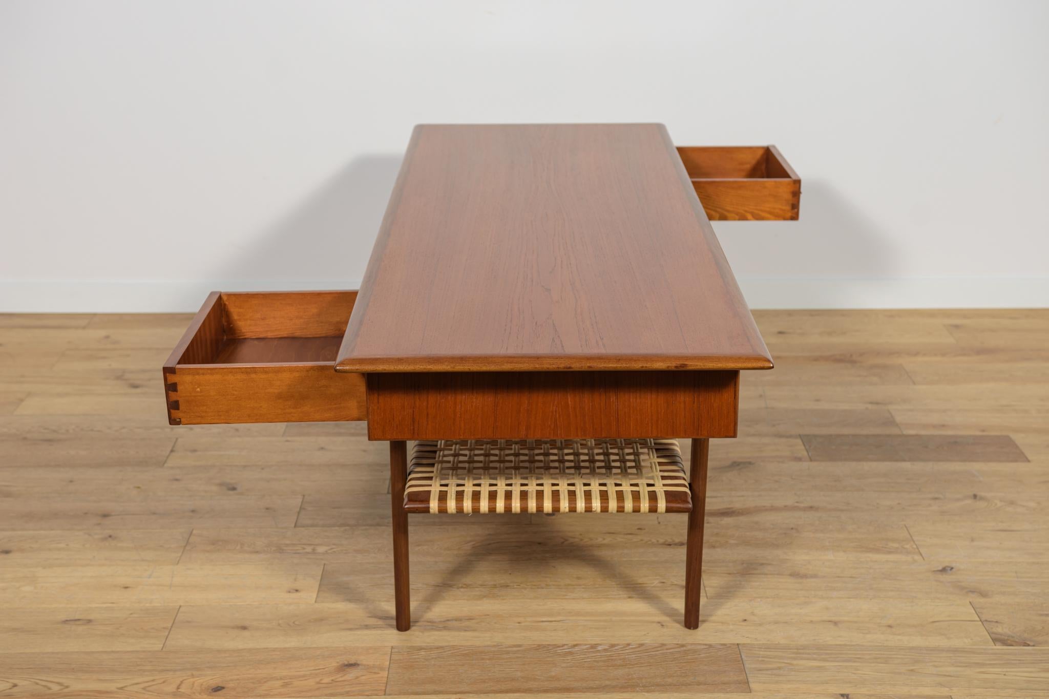 Table basse en teck et rotin du milieu du siècle, Danemark, années 1960 en vente 2