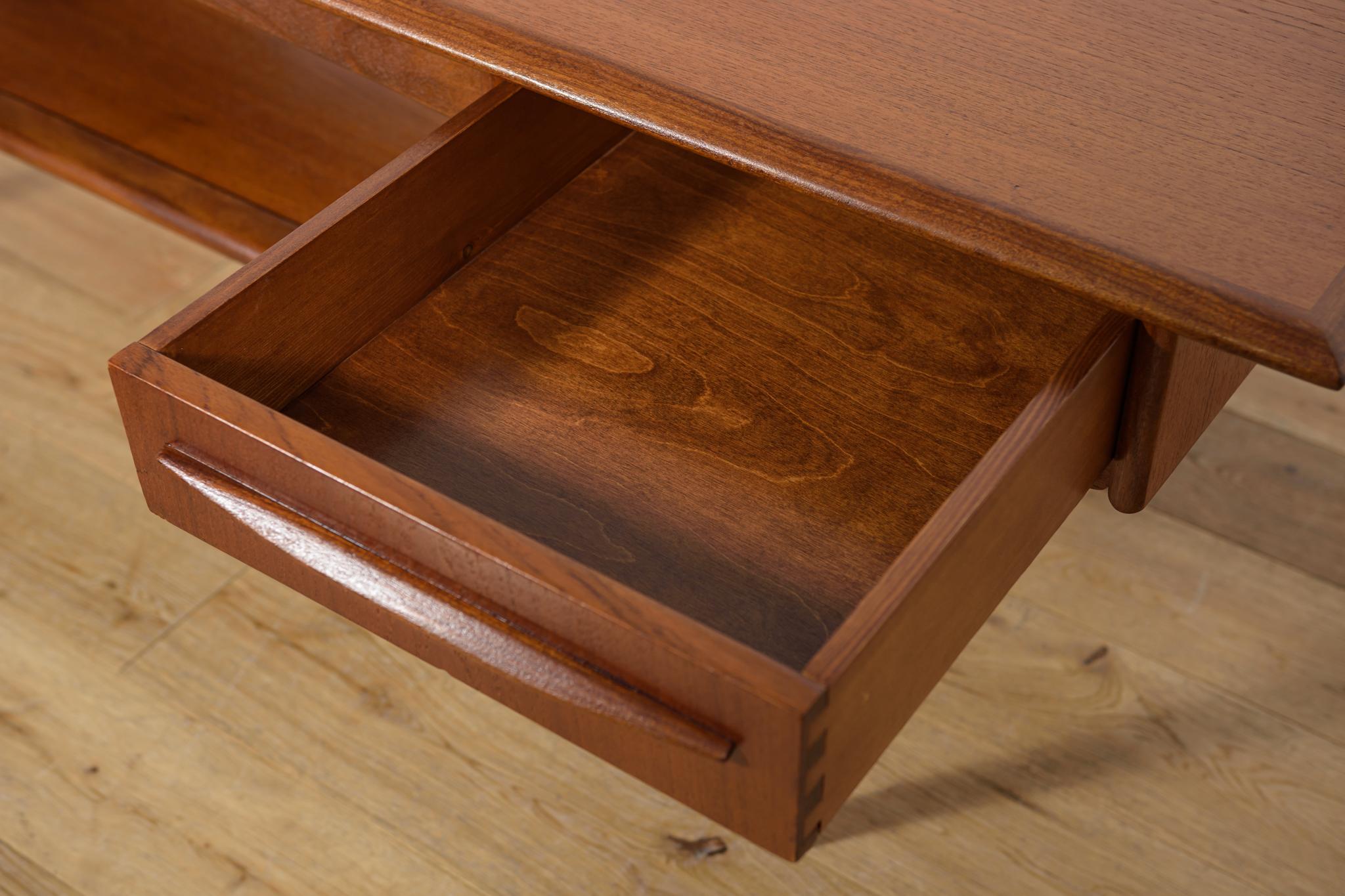 Table basse en teck et rotin du milieu du siècle, Danemark, années 1960 en vente 4
