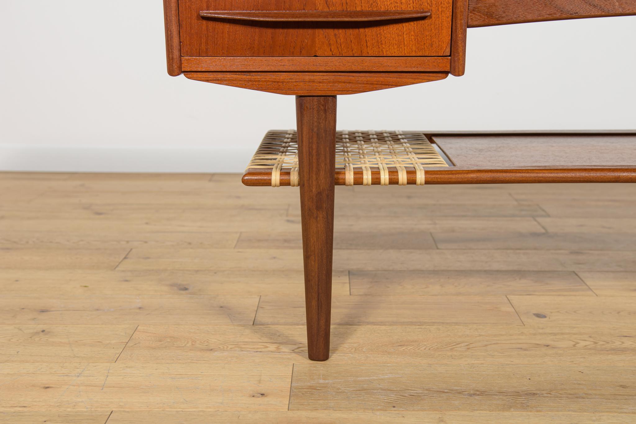 Table basse en teck et rotin du milieu du siècle, Danemark, années 1960 en vente 5