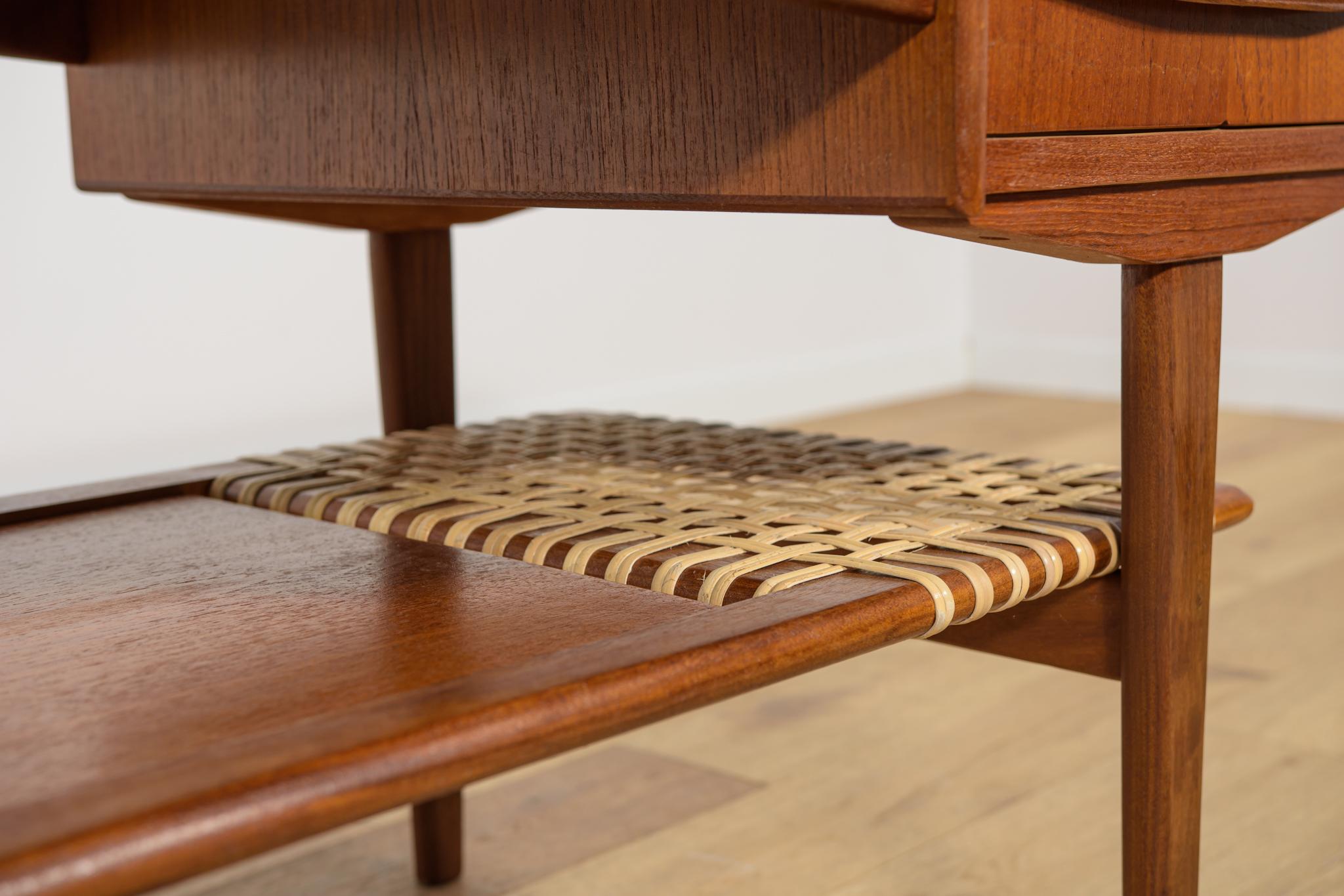 Table basse en teck et rotin du milieu du siècle, Danemark, années 1960 en vente 7