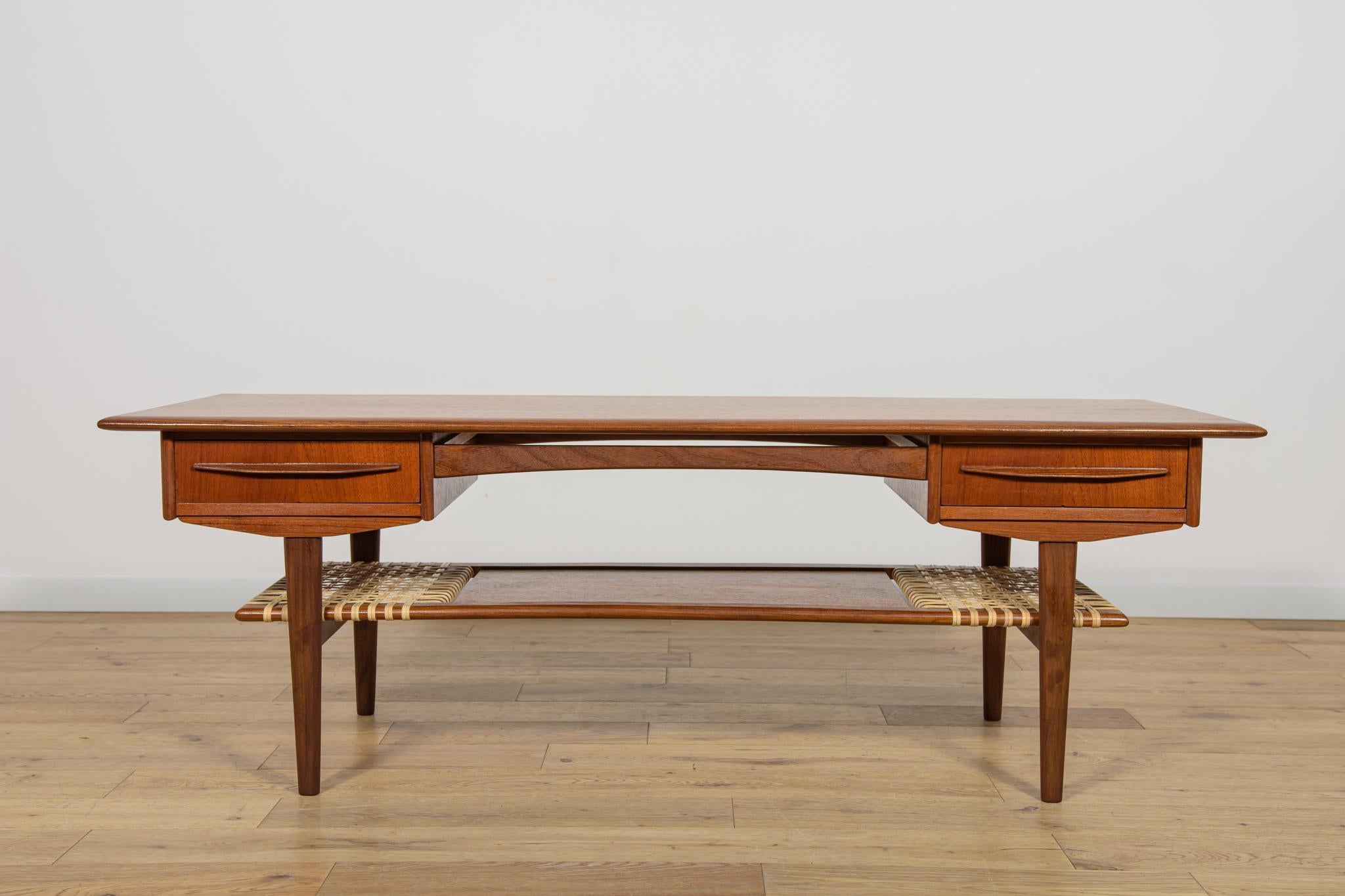 Mid-Century Modern Table basse en teck et rotin du milieu du siècle, Danemark, années 1960 en vente