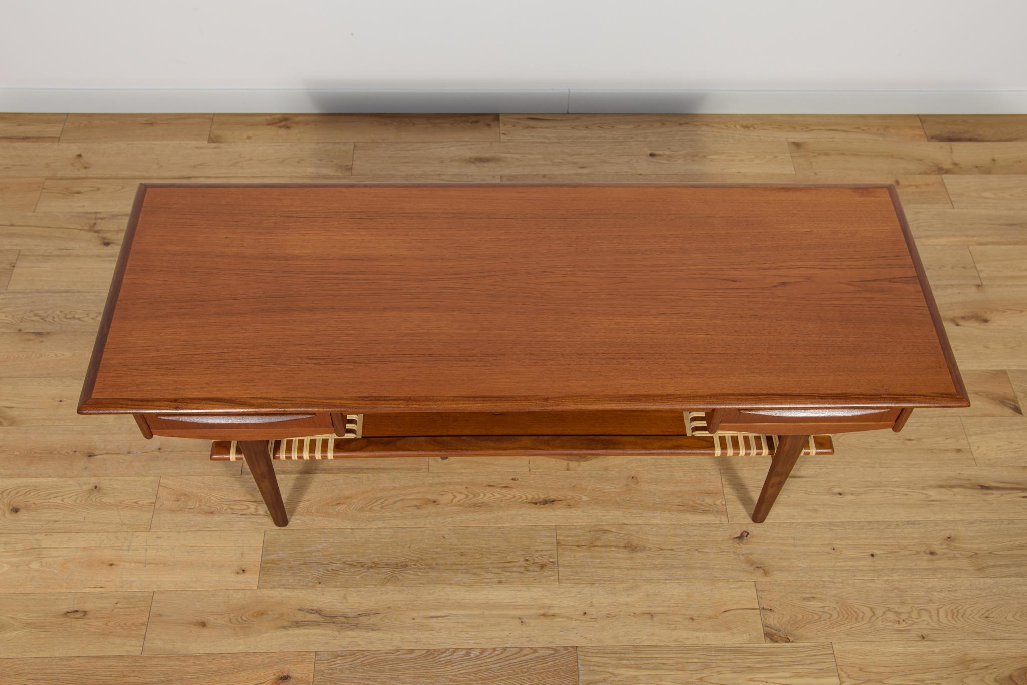 Danois Table basse en teck et rotin du milieu du siècle, Danemark, années 1960 en vente