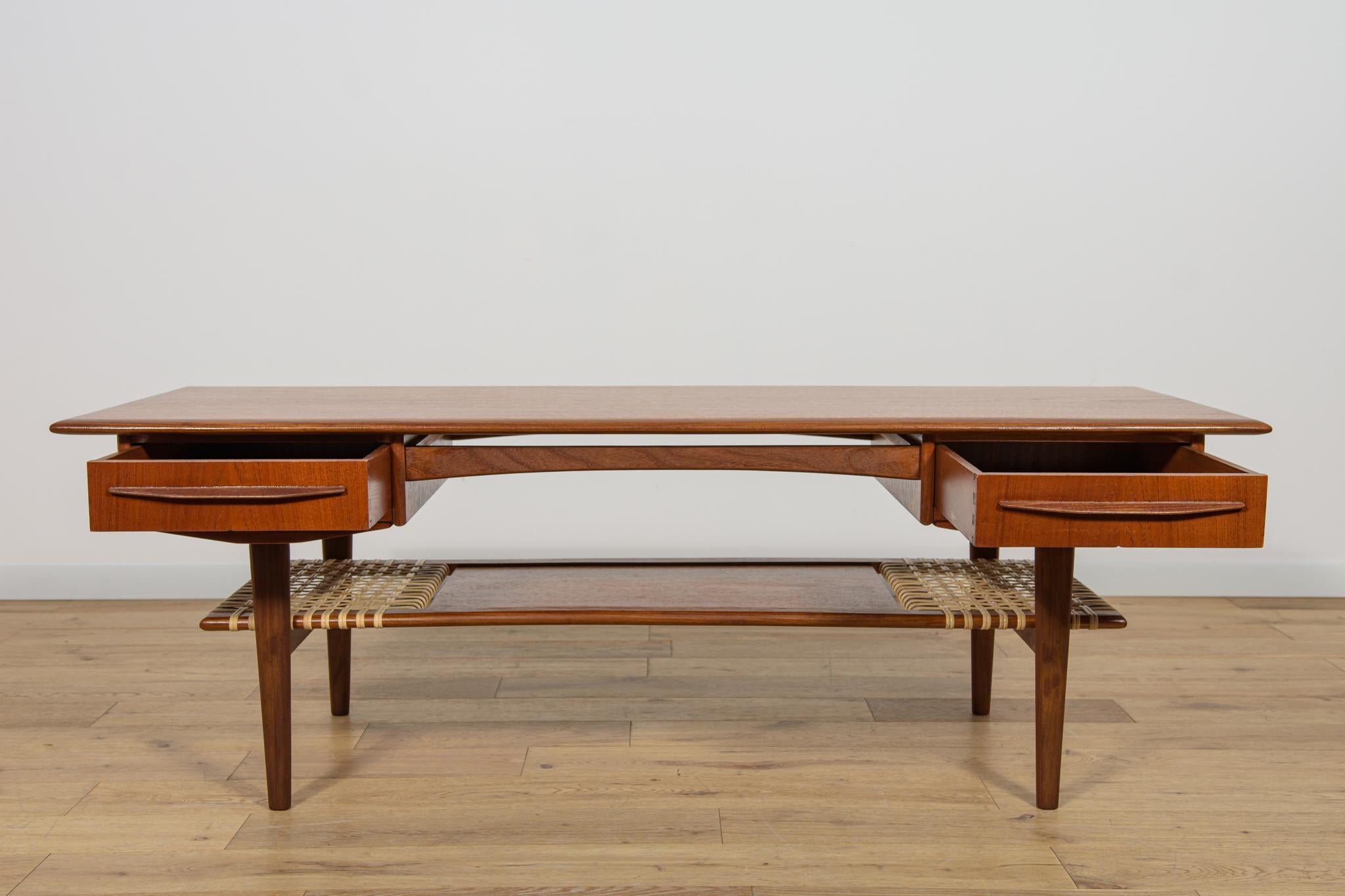Table basse en teck et rotin du milieu du siècle, Danemark, années 1960 Excellent état - En vente à GNIEZNO, 30